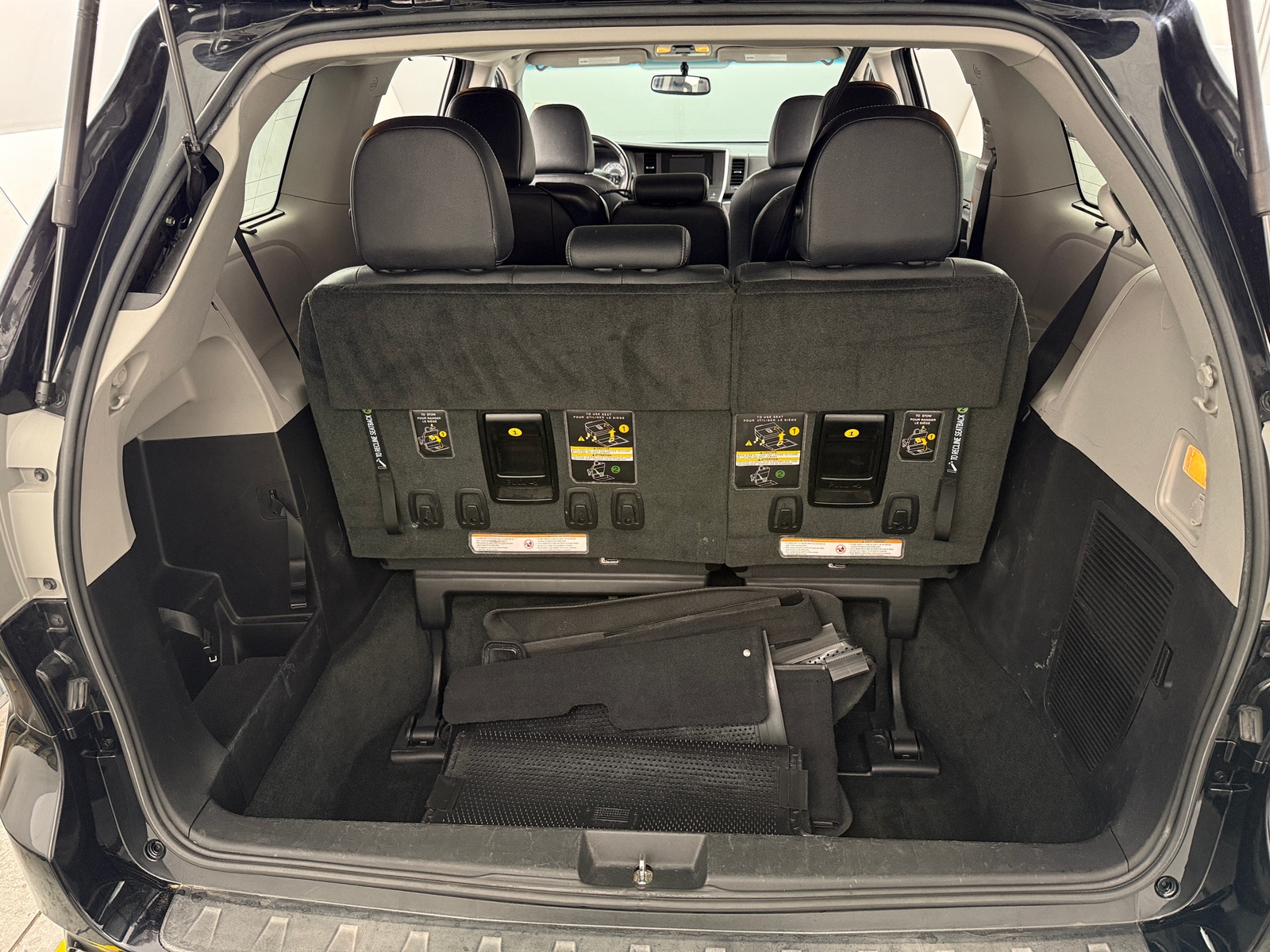 Thumbnail: 2017 Toyota Sienna - 7