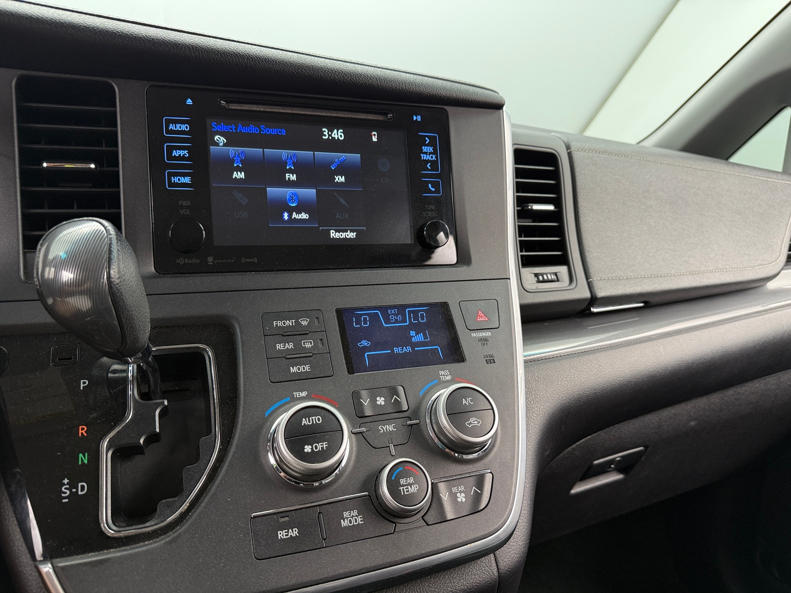 Thumbnail: 2017 Toyota Sienna - 4