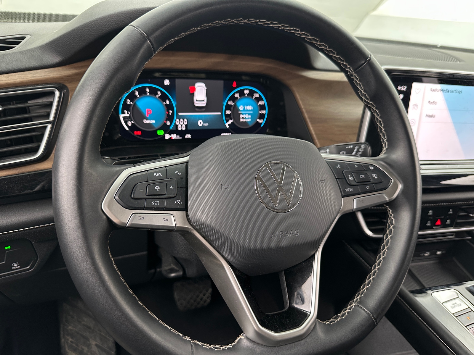 Thumbnail: 2024 Volkswagen Atlas - 4