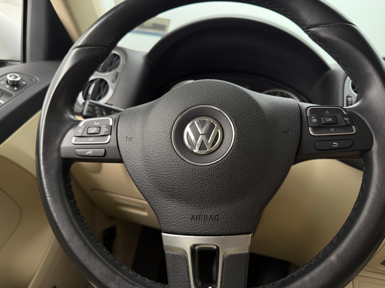 Thumbnail: 2014 Volkswagen Tiguan - 5