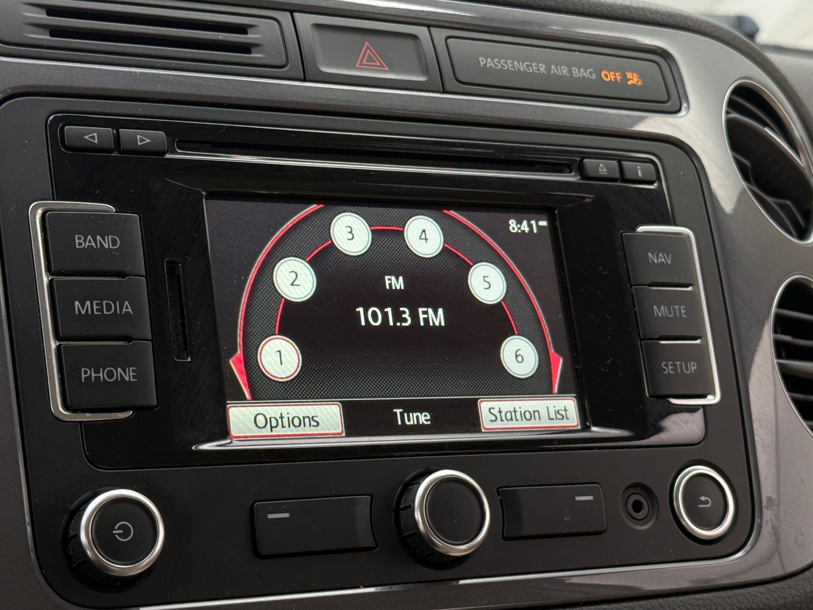 Thumbnail: 2014 Volkswagen Tiguan - 4