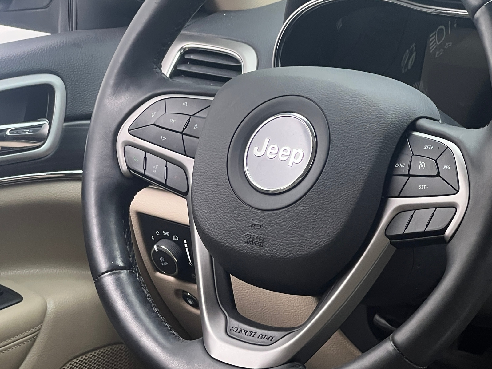 Thumbnail: 2022 Jeep Grand Cherokee - 4