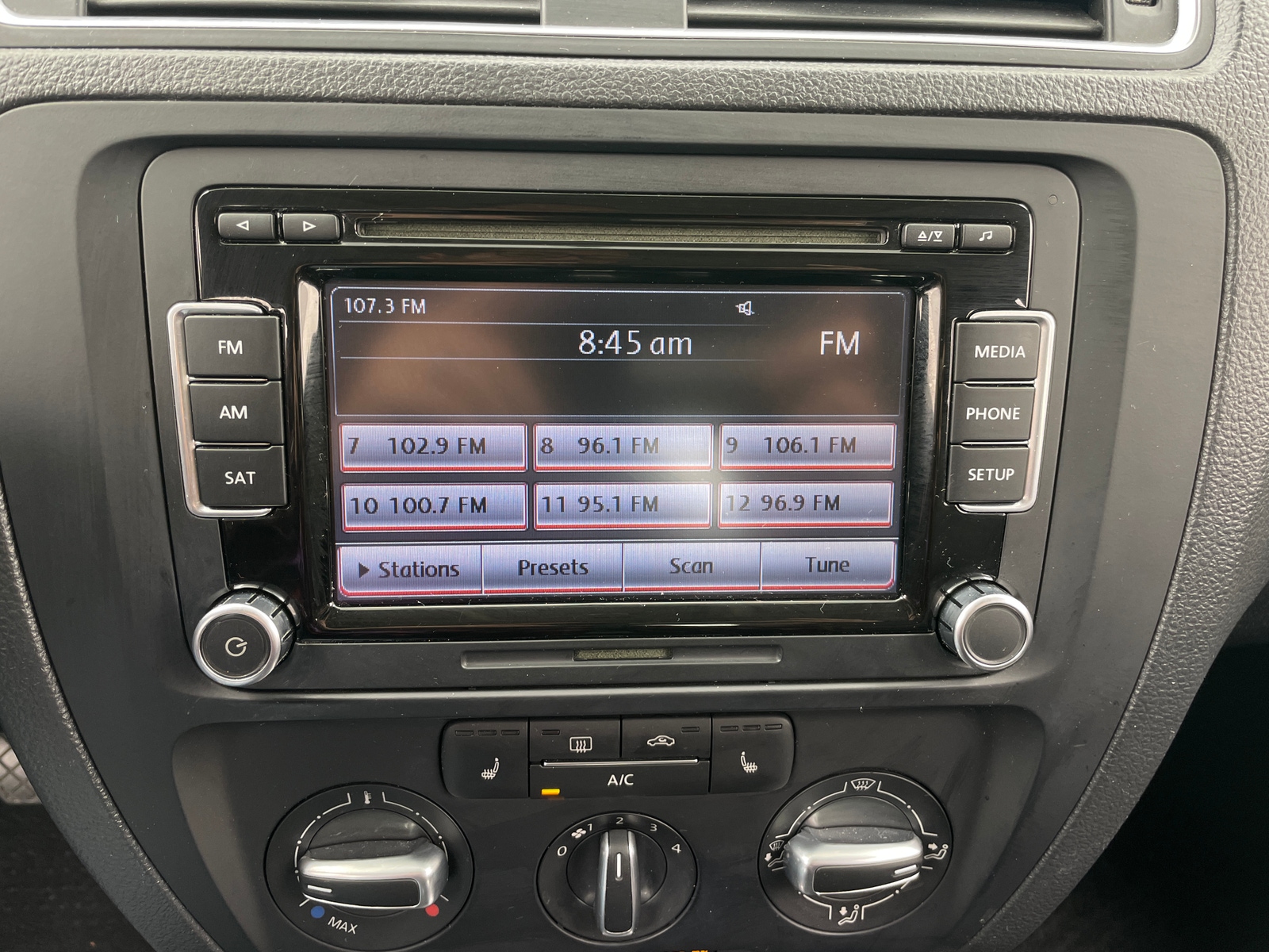 Thumbnail: 2014 Volkswagen Jetta - 3
