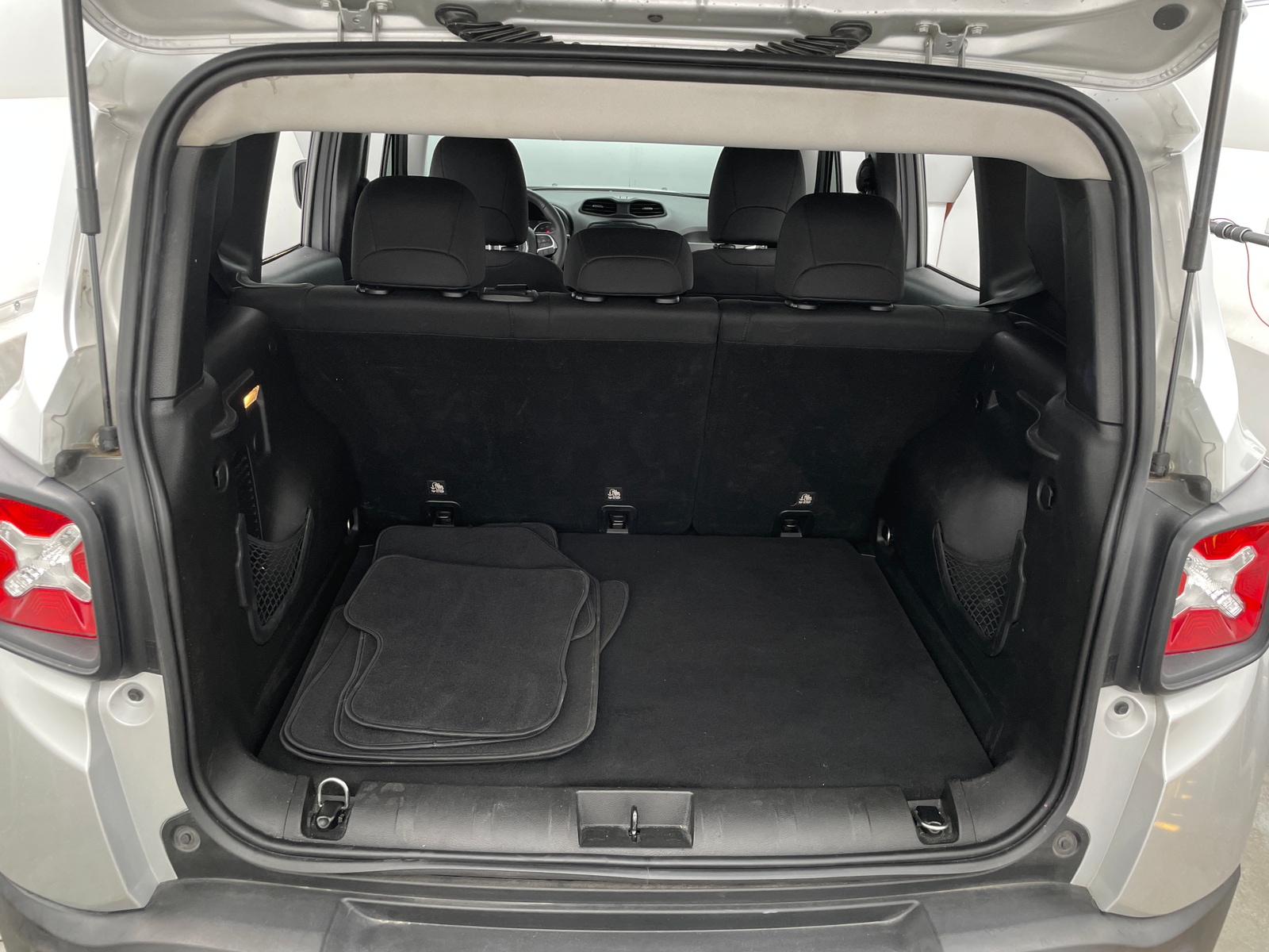 Thumbnail: 2019 Jeep Renegade - 7