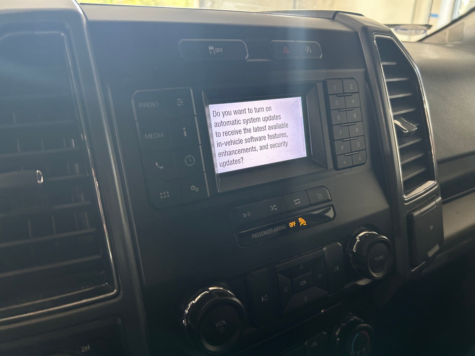 Thumbnail: 2018 Ford Econoline - 4