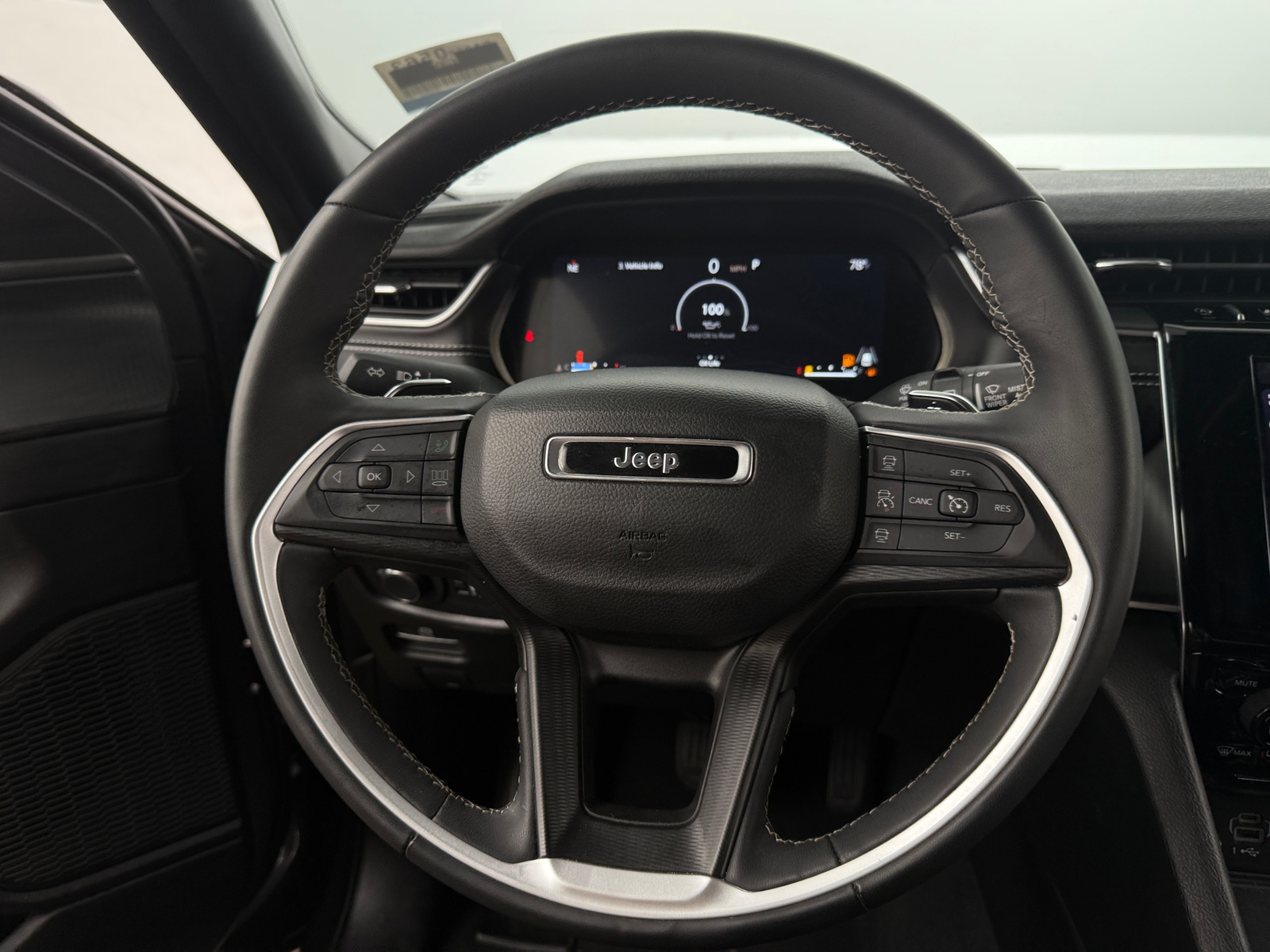 Thumbnail: 2024 Jeep Grand Cherokee L - 4