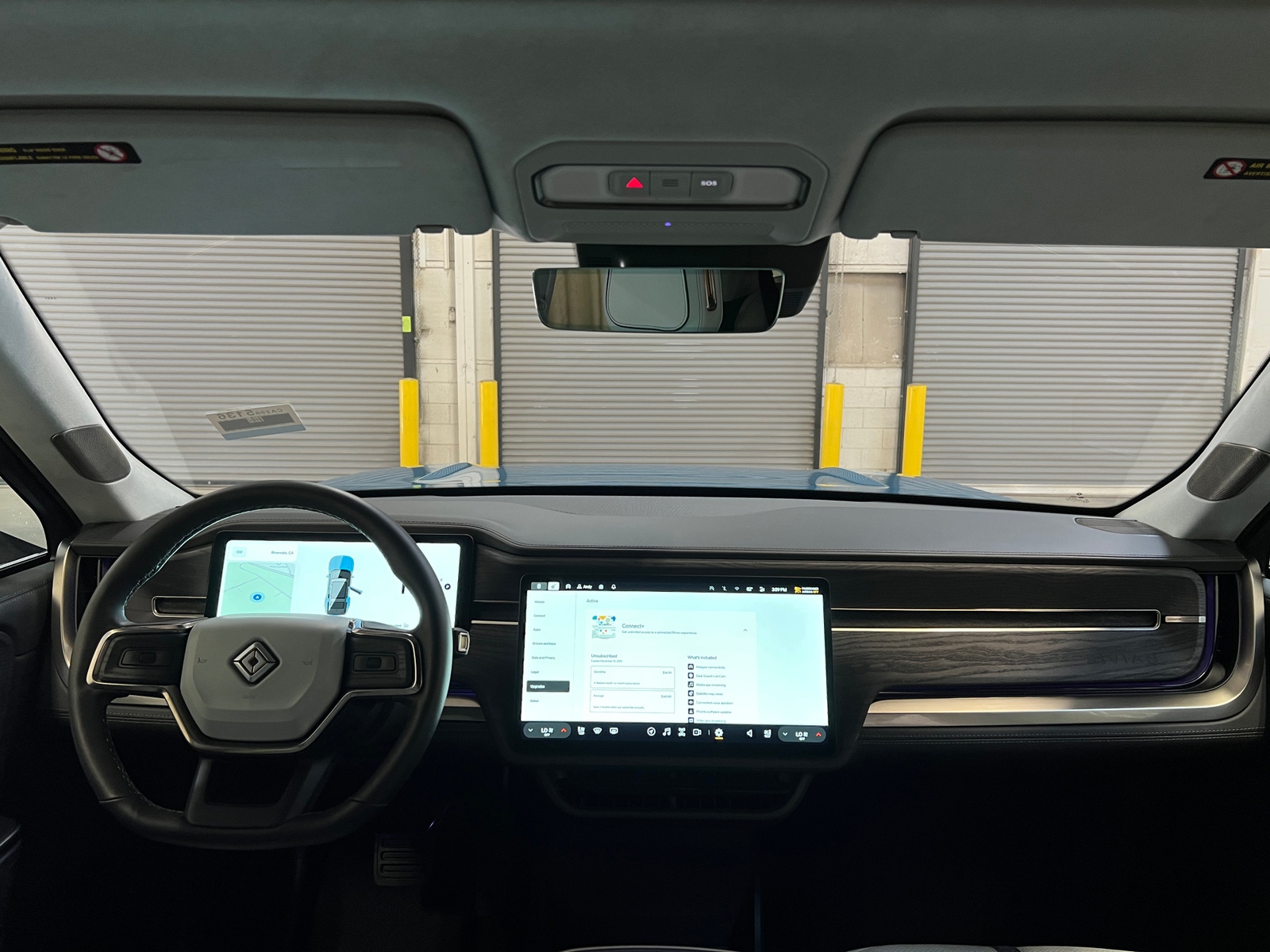 Thumbnail: 2025 Rivian R1S - 2
