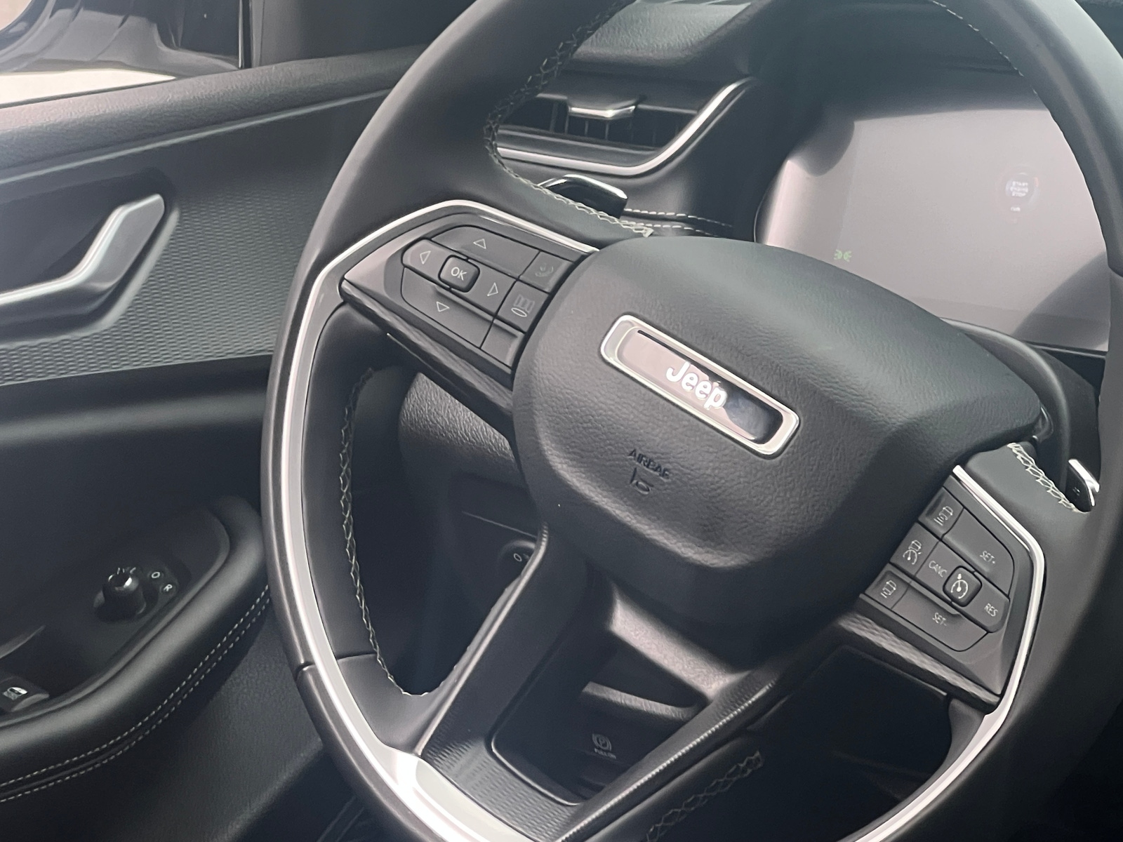 Thumbnail: 2024 Jeep Grand Cherokee L - 4