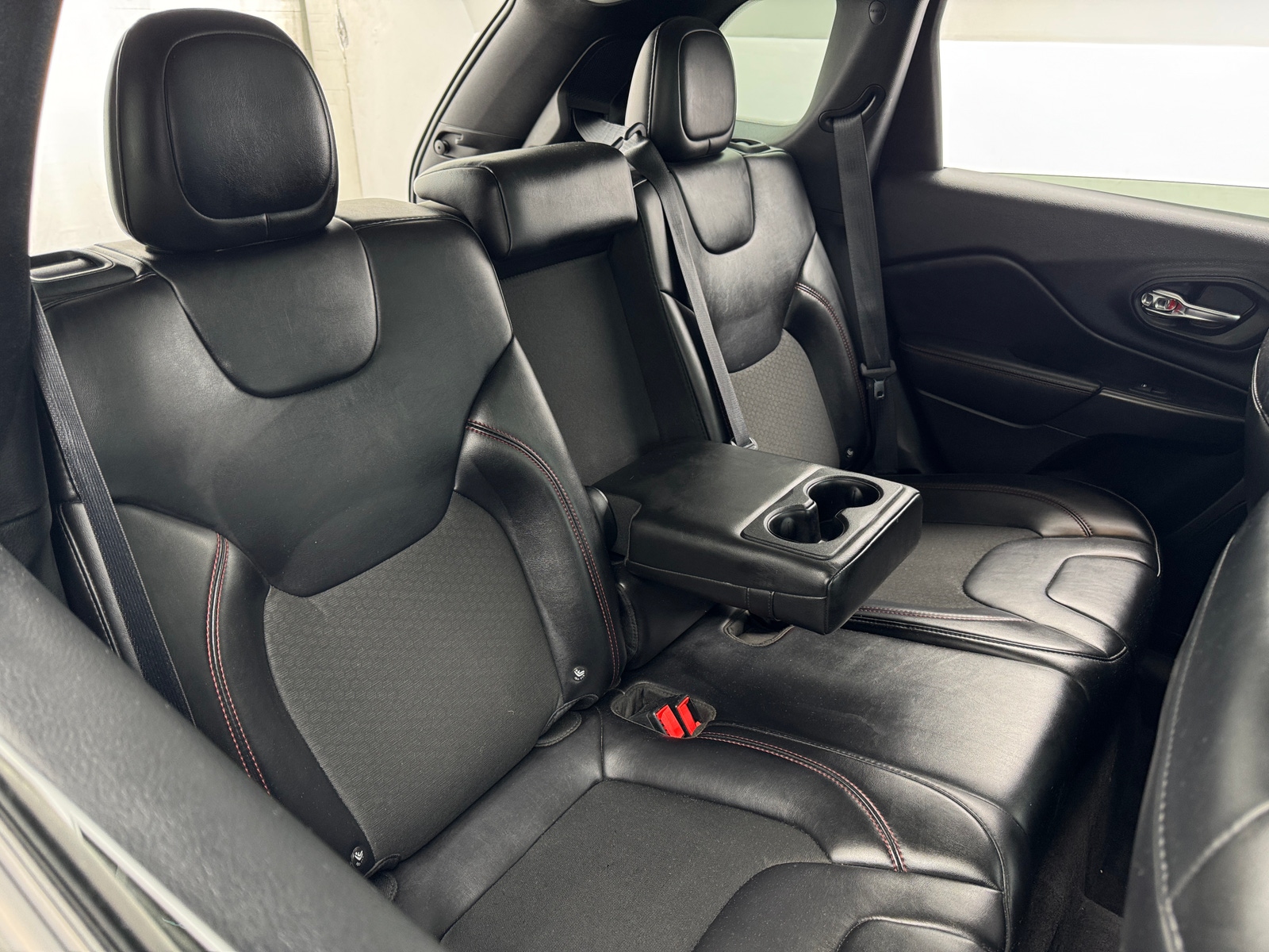 Thumbnail: 2019 Jeep Cherokee - 6