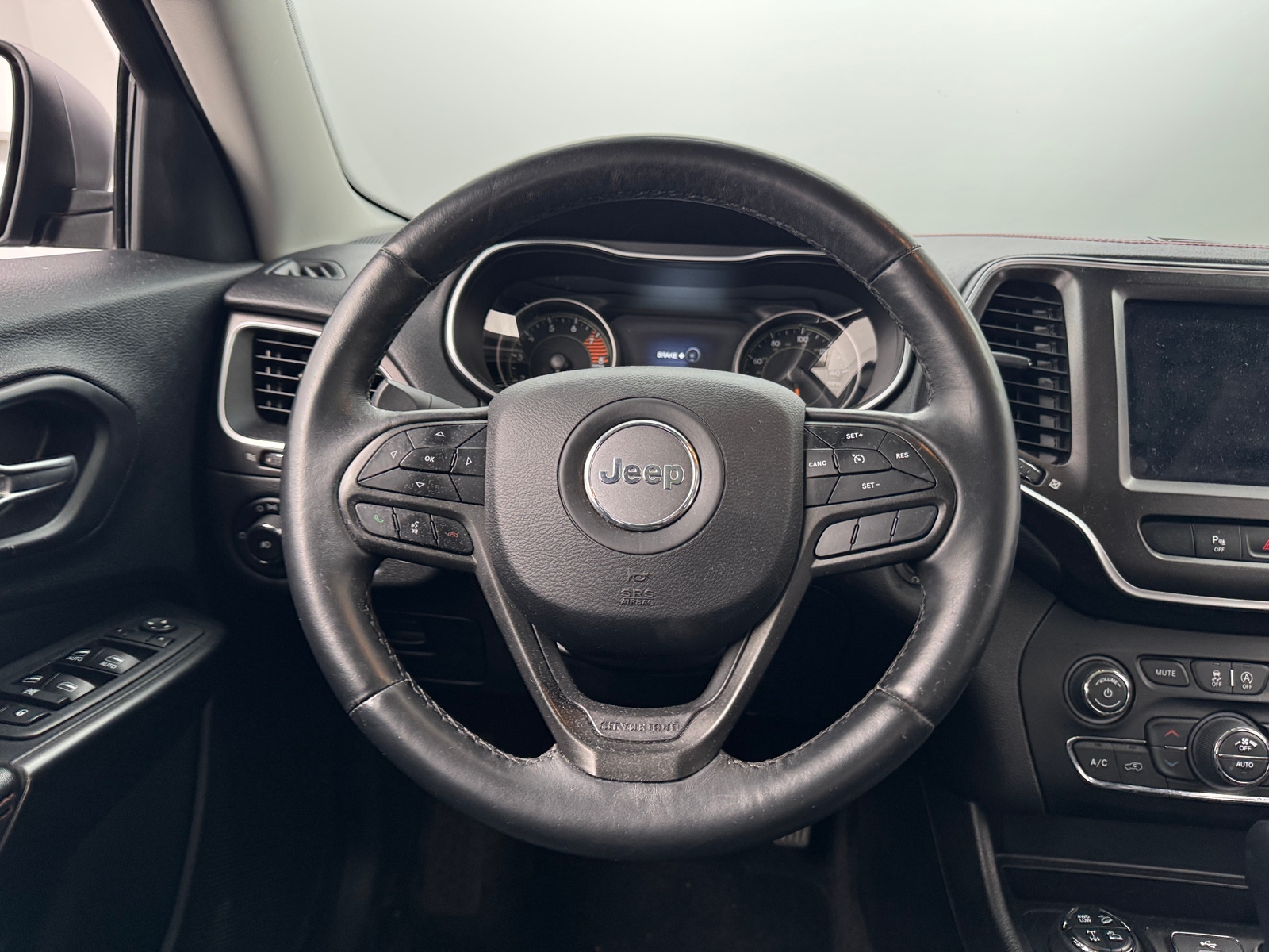 Thumbnail: 2019 Jeep Cherokee - 5