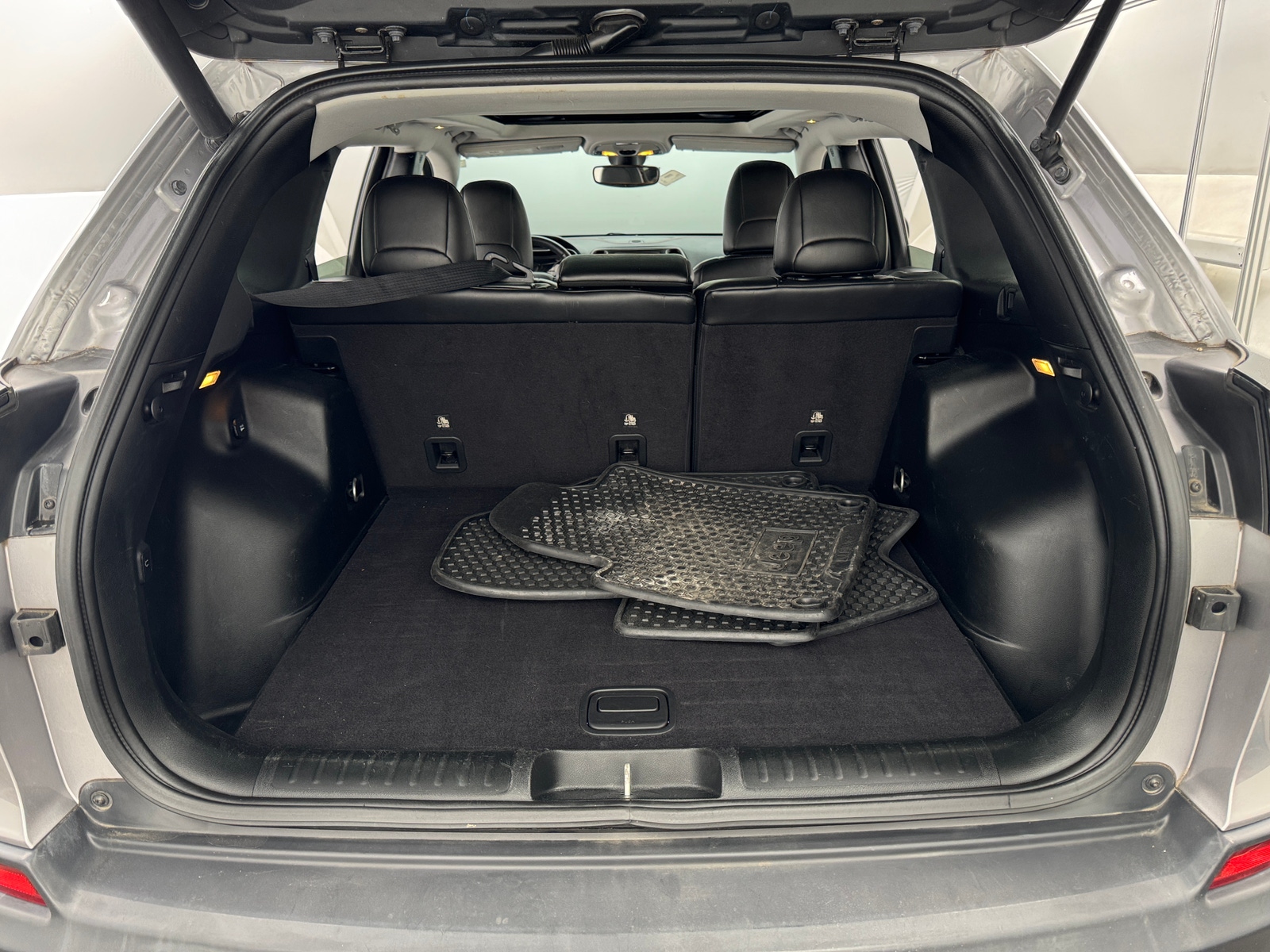 Thumbnail: 2019 Jeep Cherokee - 7