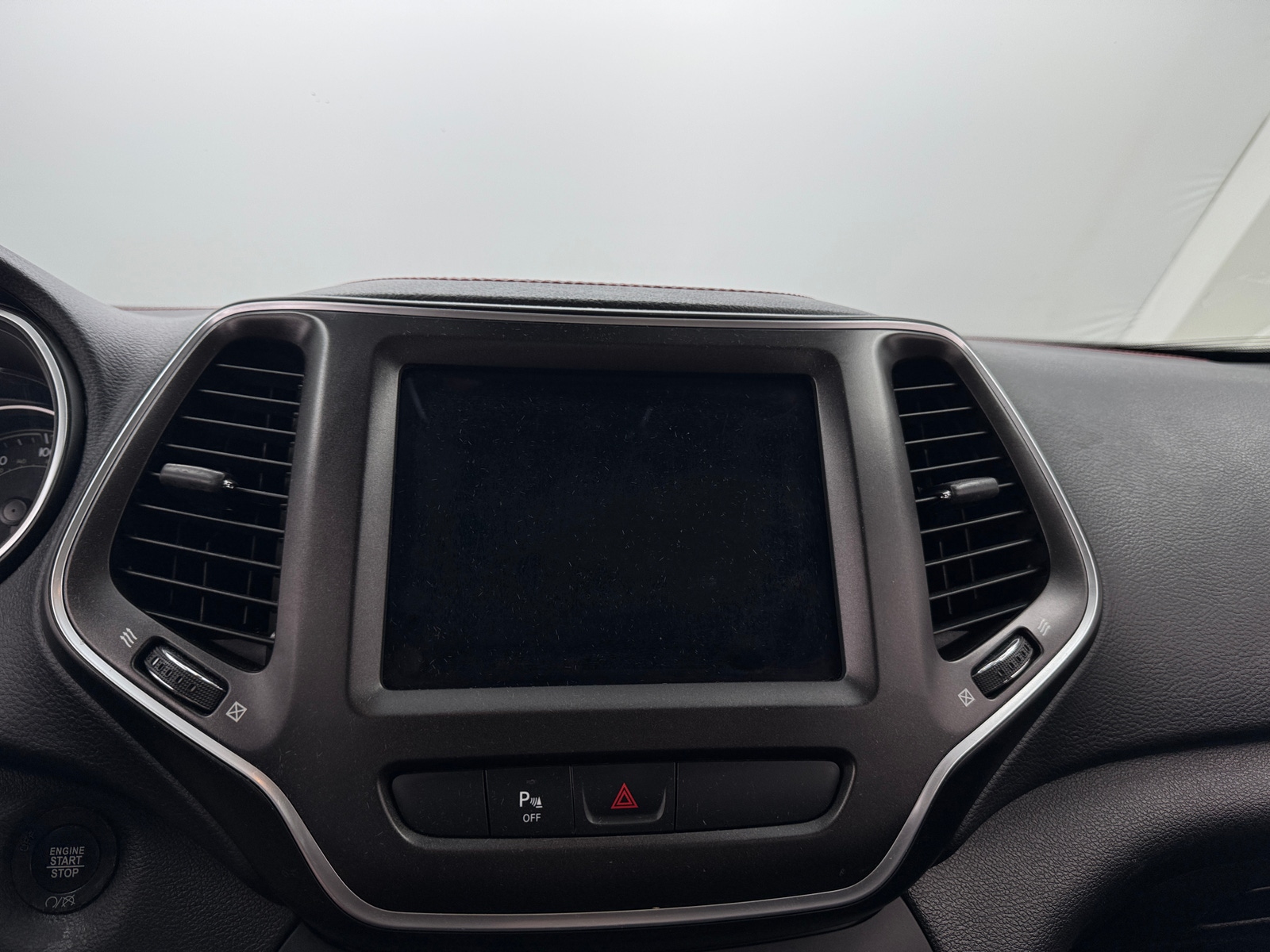 Thumbnail: 2019 Jeep Cherokee - 4