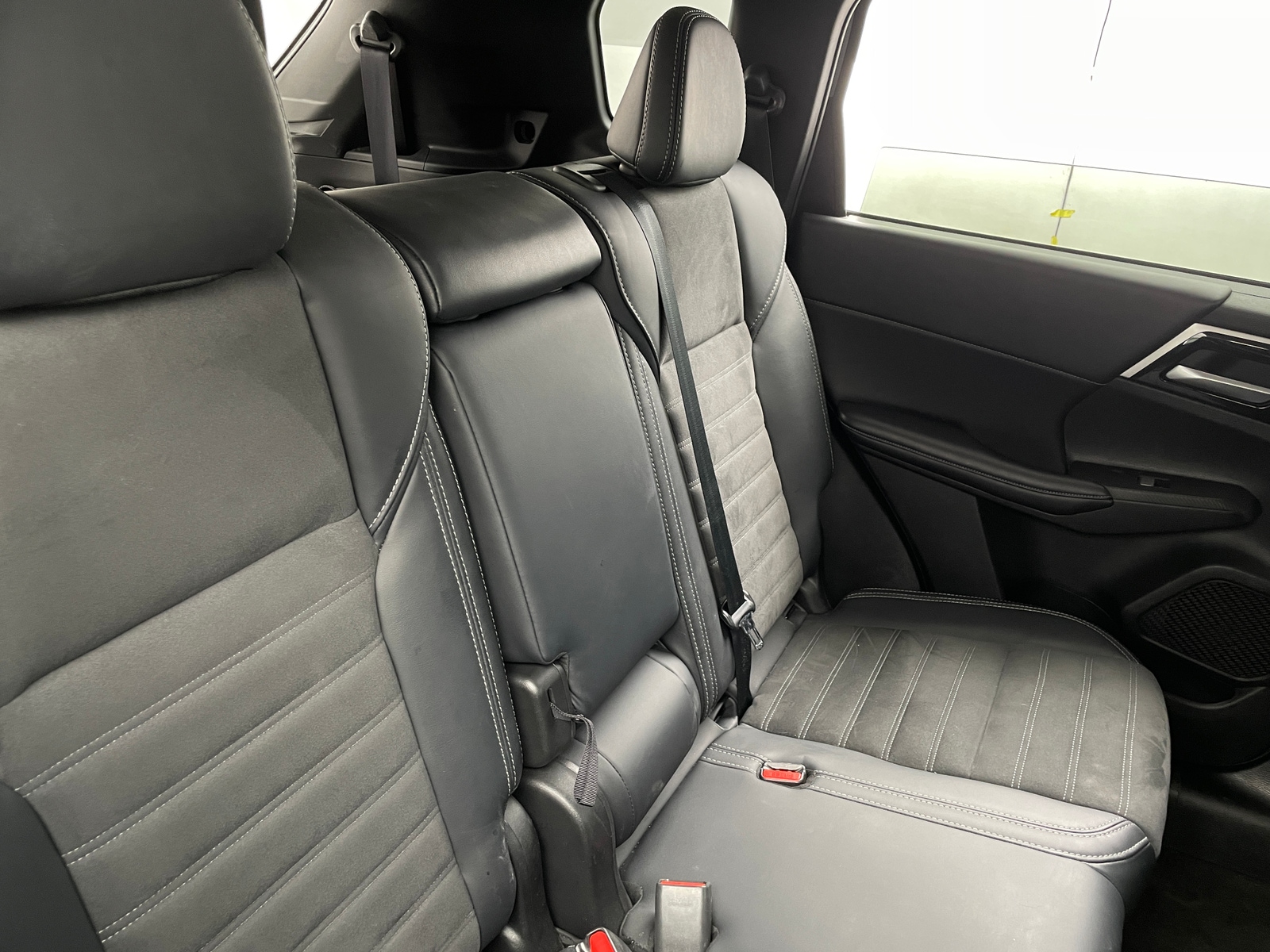 Thumbnail: 2024 Mitsubishi Outlander - 5