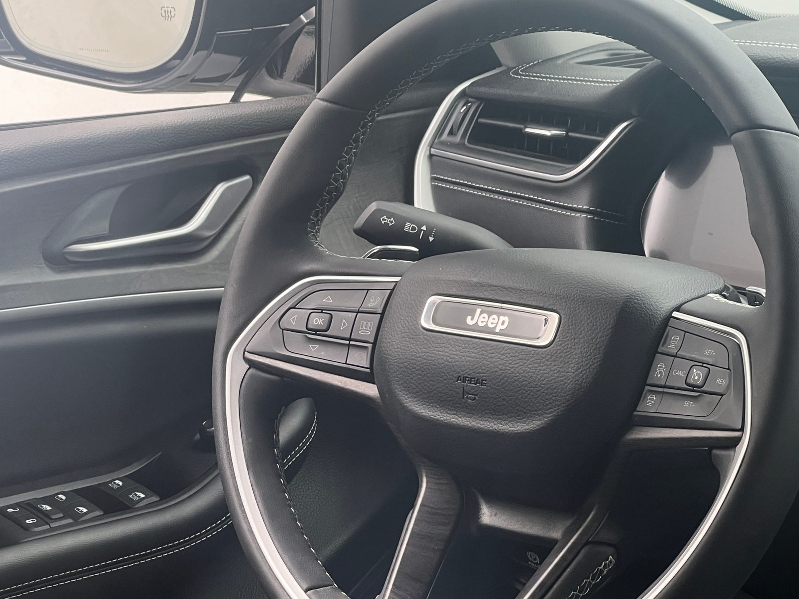 Thumbnail: 2023 Jeep Grand Cherokee - 4