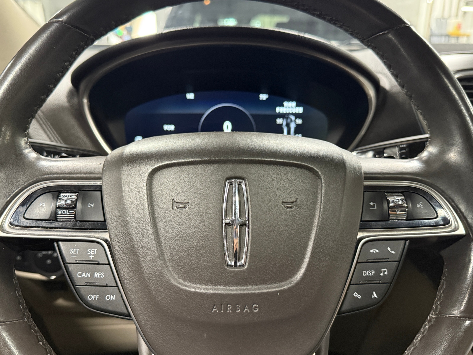 Thumbnail: 2019 Lincoln Nautilus - 4