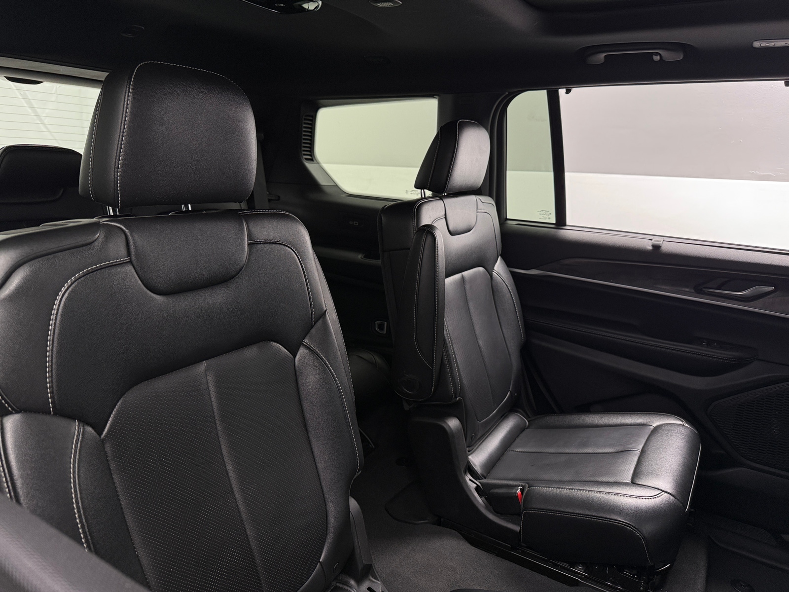Thumbnail: 2024 Jeep Grand Cherokee L - 6