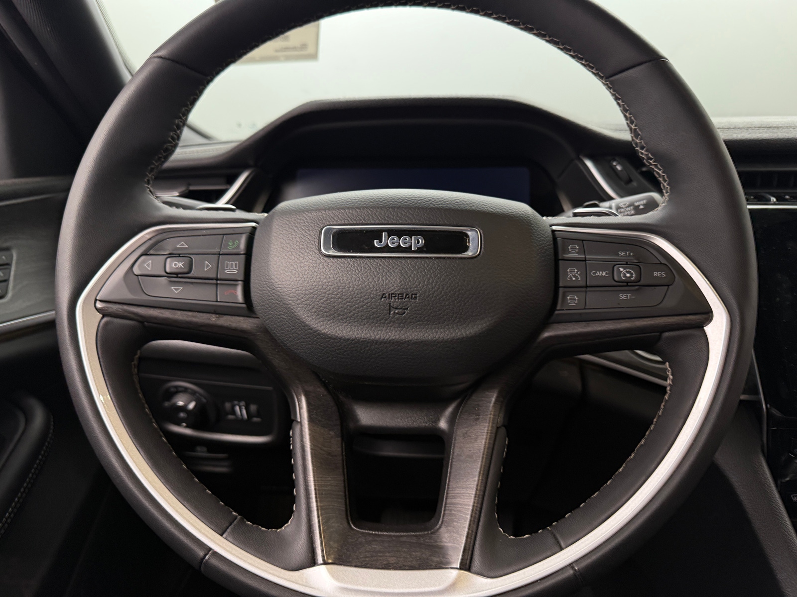 Thumbnail: 2024 Jeep Grand Cherokee L - 5