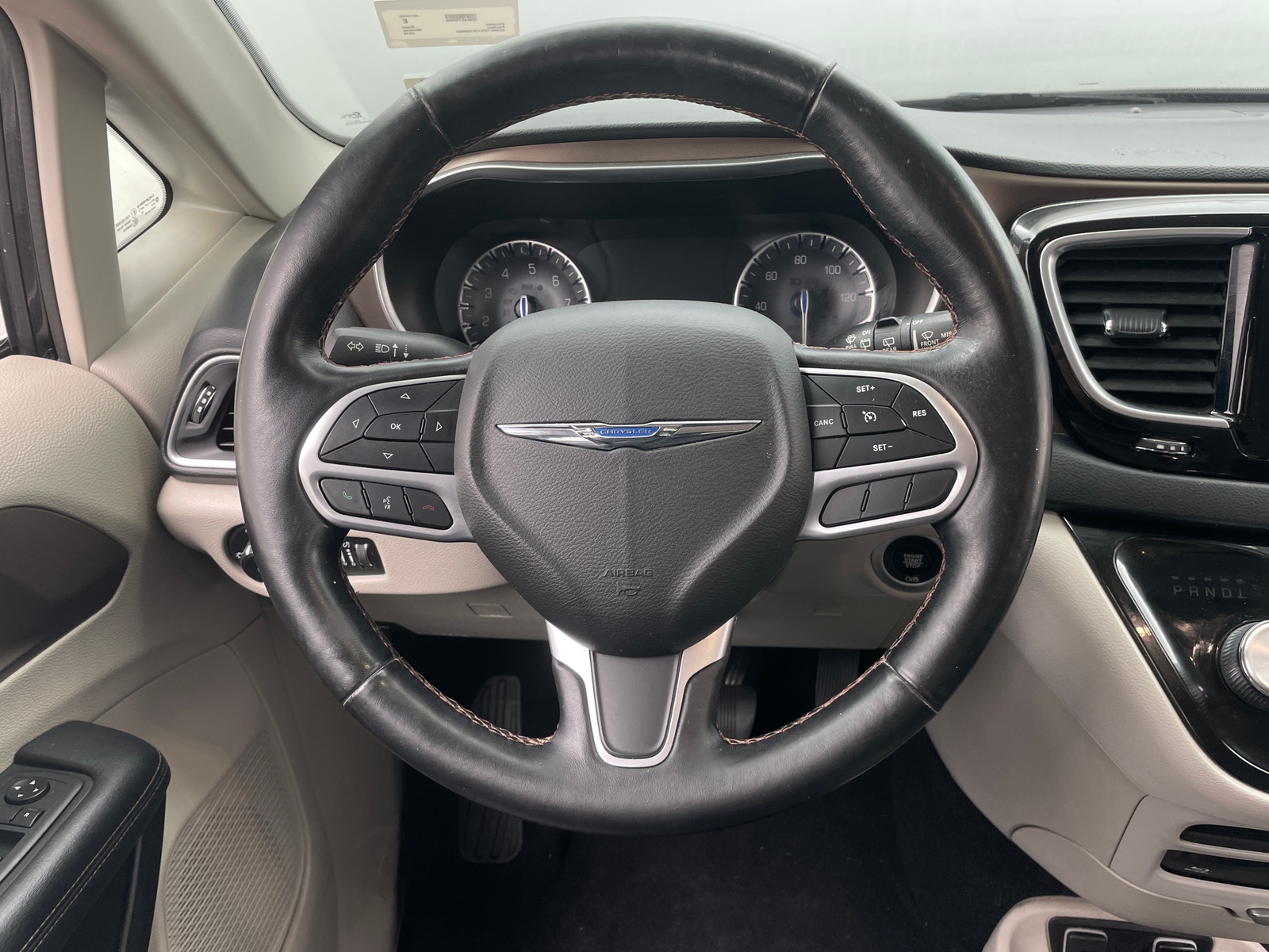 Thumbnail: 2018 Chrysler Pacifica - 4