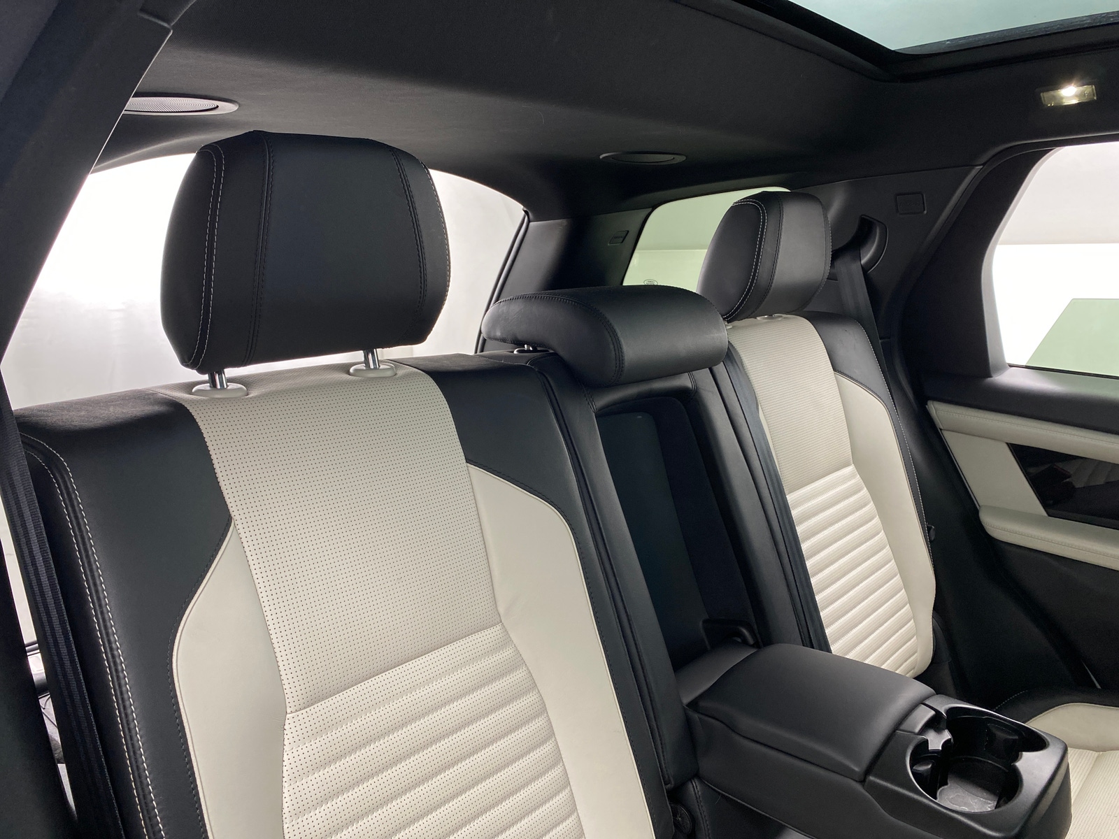 Thumbnail: 2020 Land Rover Discovery Sport - 5