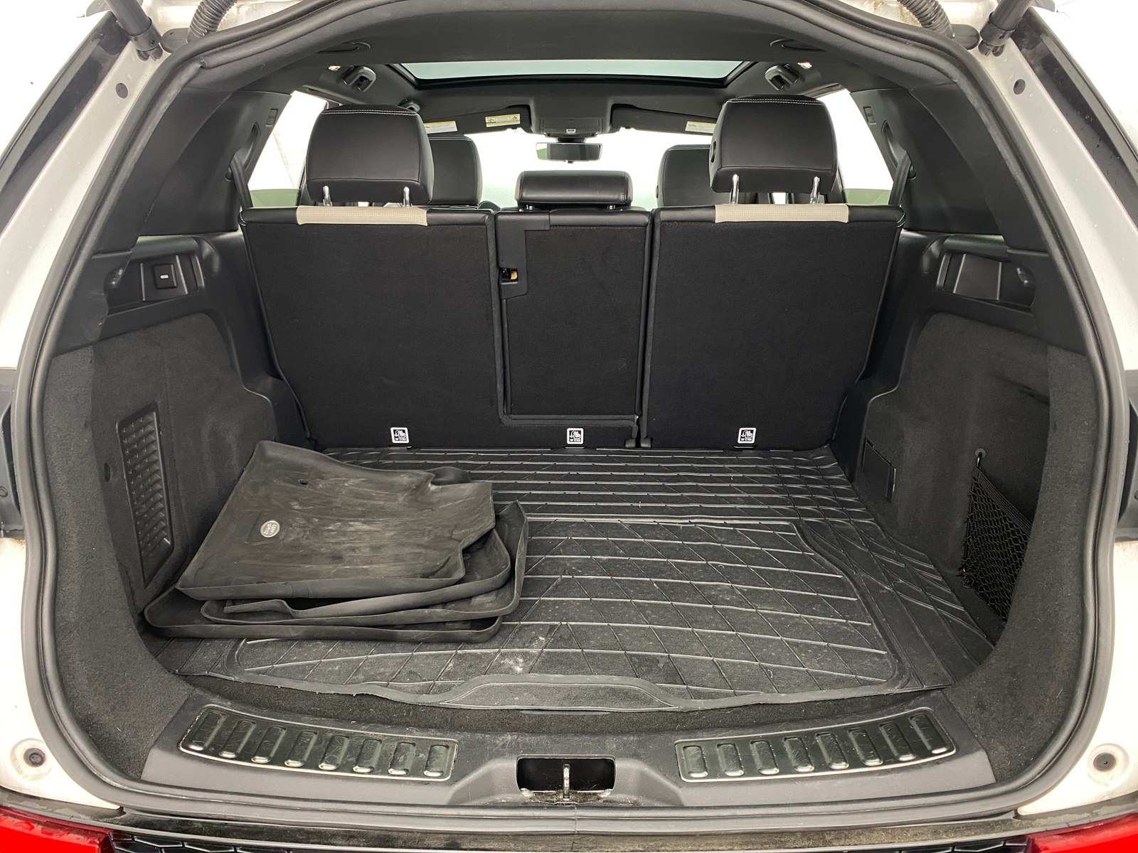 Thumbnail: 2020 Land Rover Discovery Sport - 6