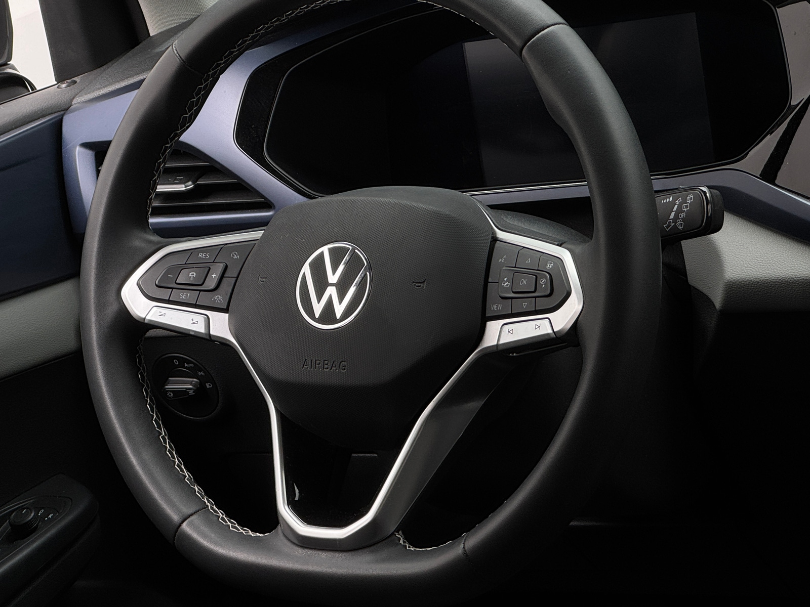 Thumbnail: 2023 Volkswagen Taos - 4
