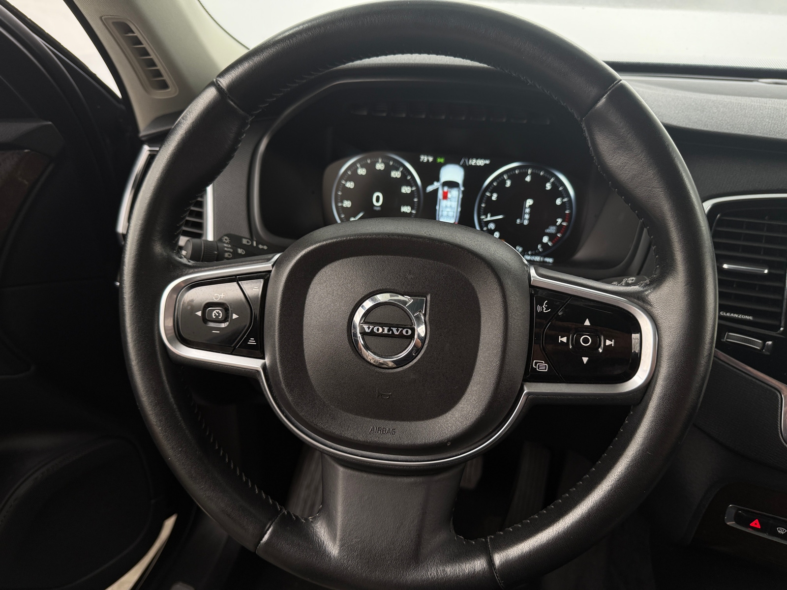 Thumbnail: 2016 Volvo XC90 - 4