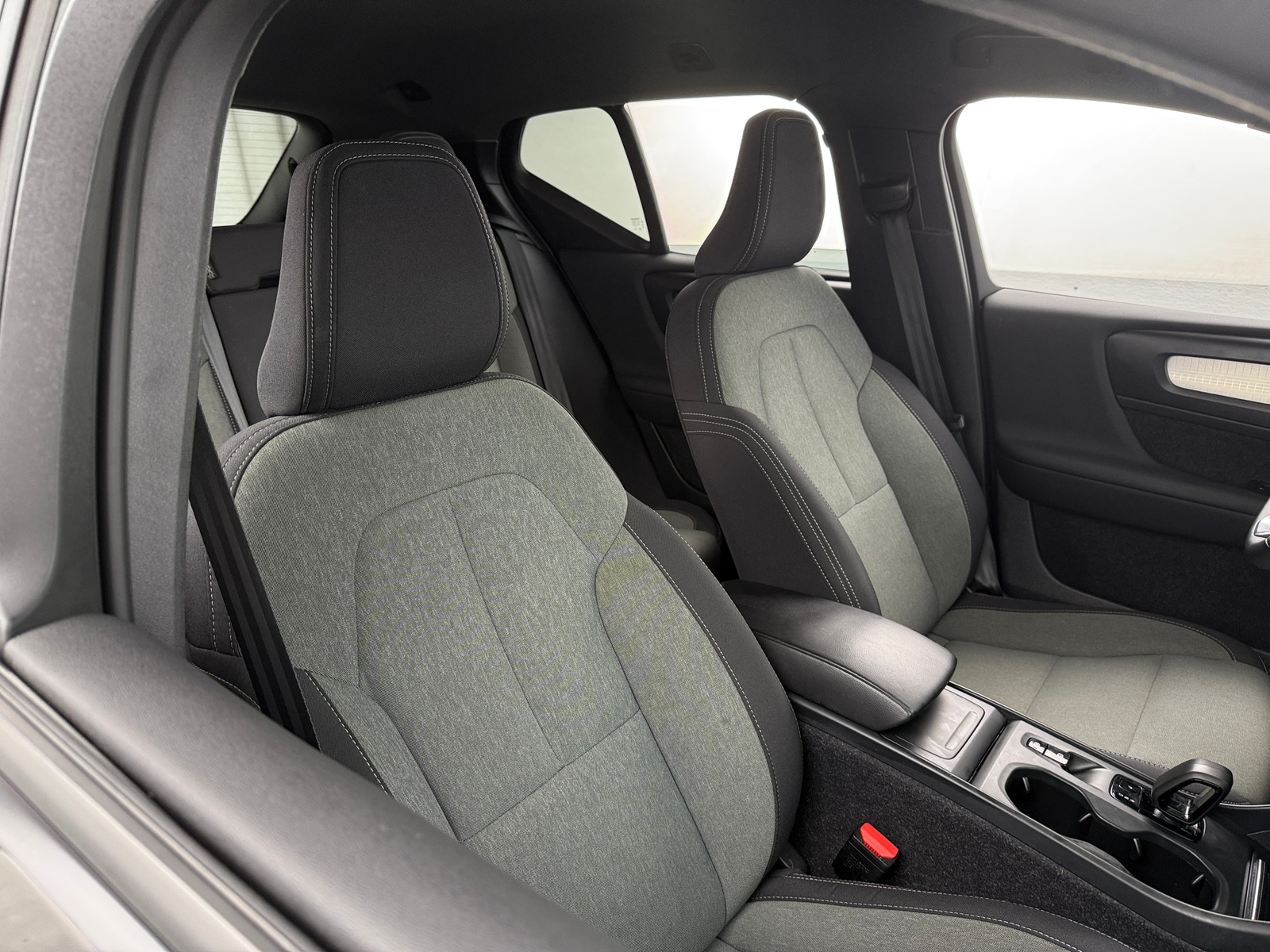 Thumbnail: 2023 Volvo XC40 - 2