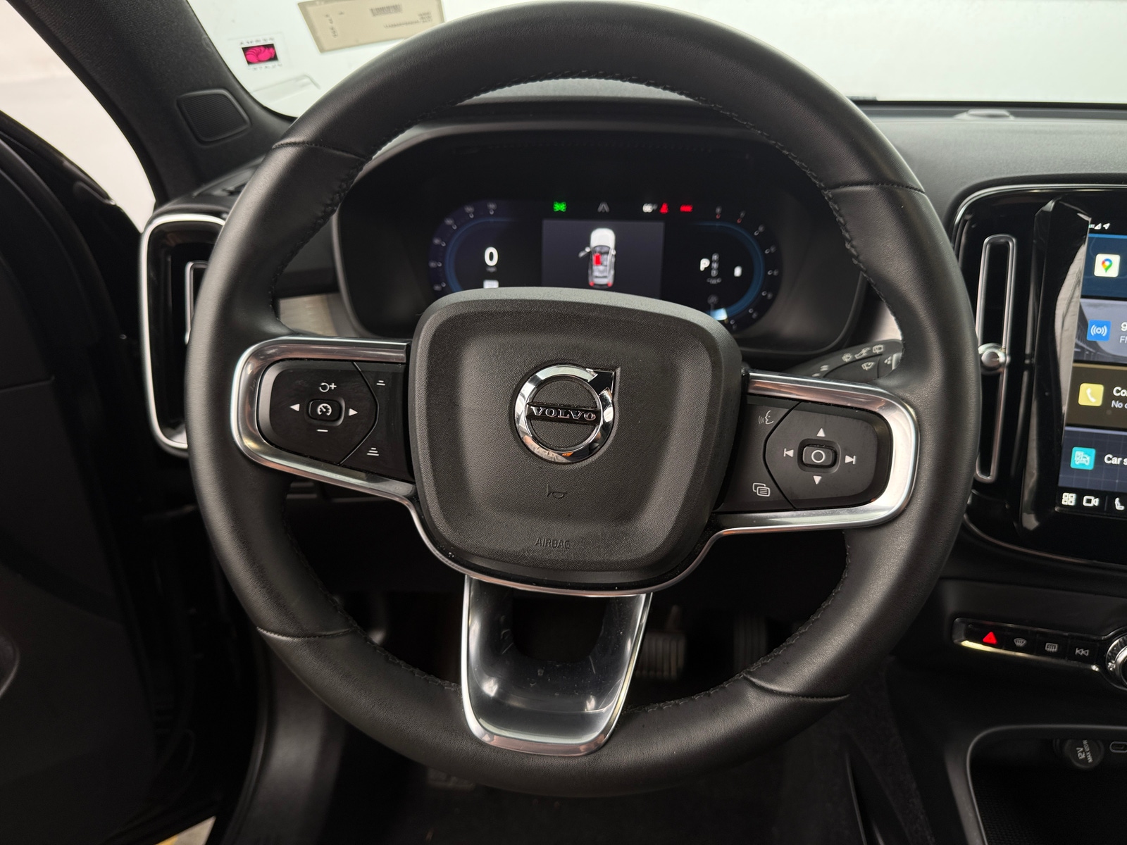 Thumbnail: 2023 Volvo XC40 - 5
