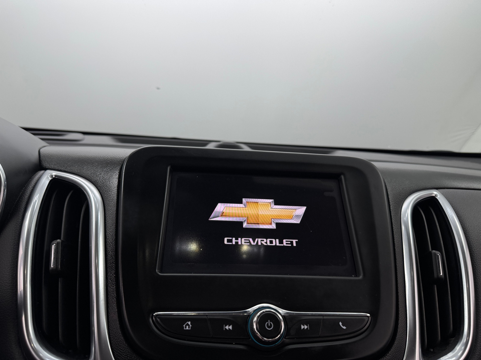 Thumbnail: 2022 Chevrolet Equinox - 4