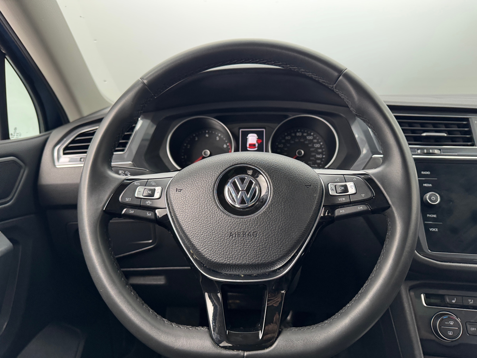 Thumbnail: 2020 Volkswagen Tiguan - 4
