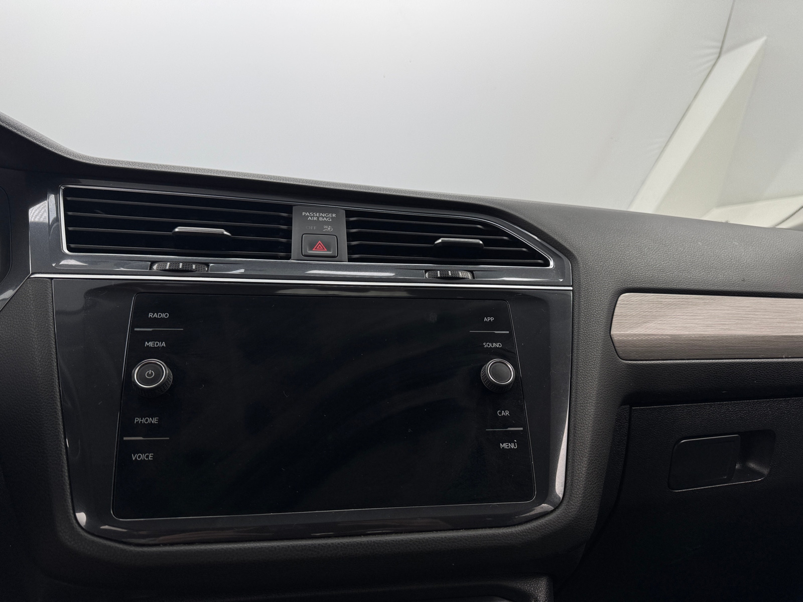 Thumbnail: 2020 Volkswagen Tiguan - 3