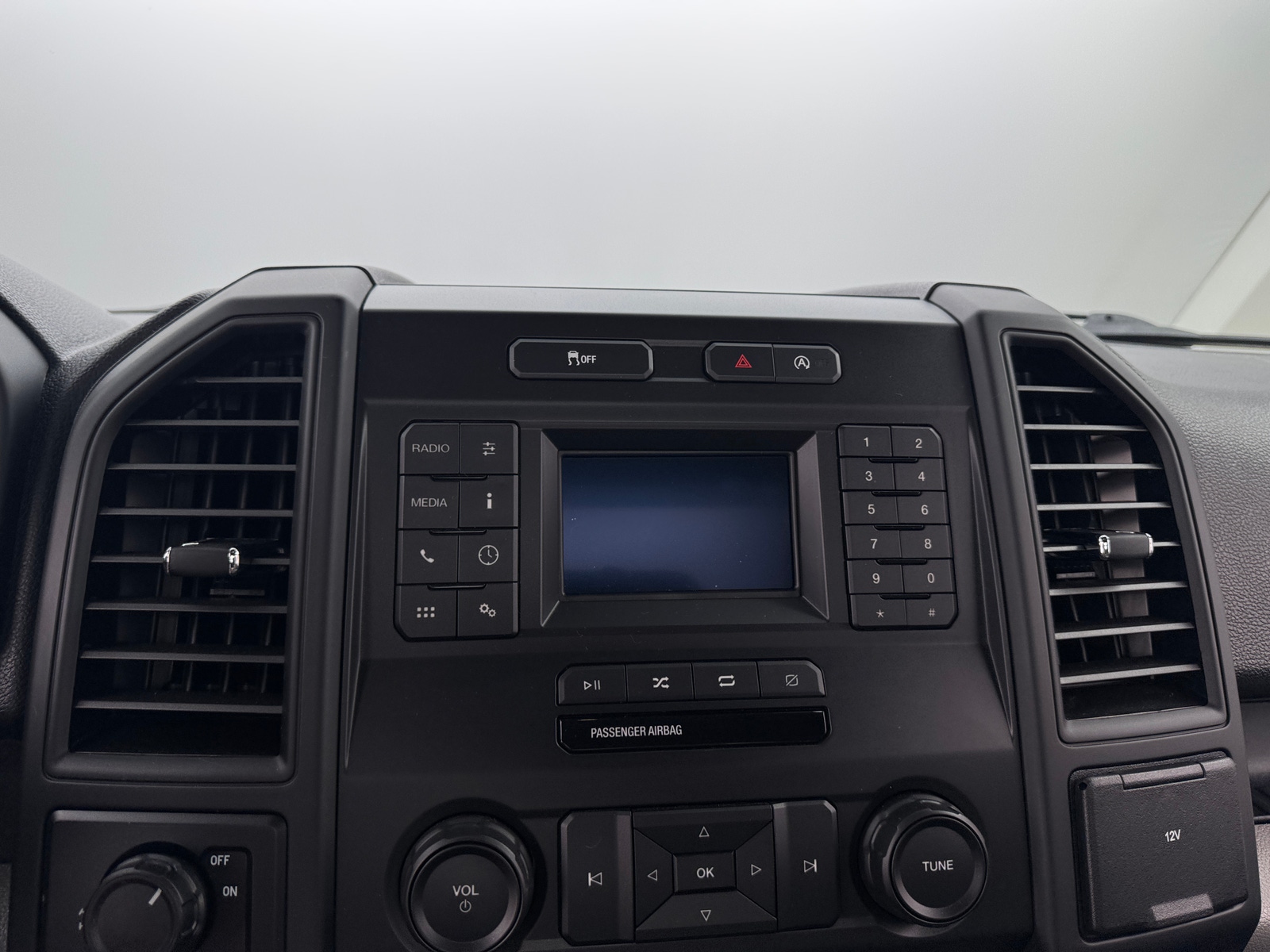 Thumbnail: 2019 Ford Econoline - 4