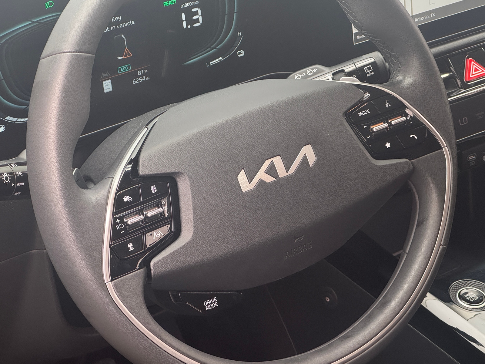 Thumbnail: 2023 Kia Niro - 5