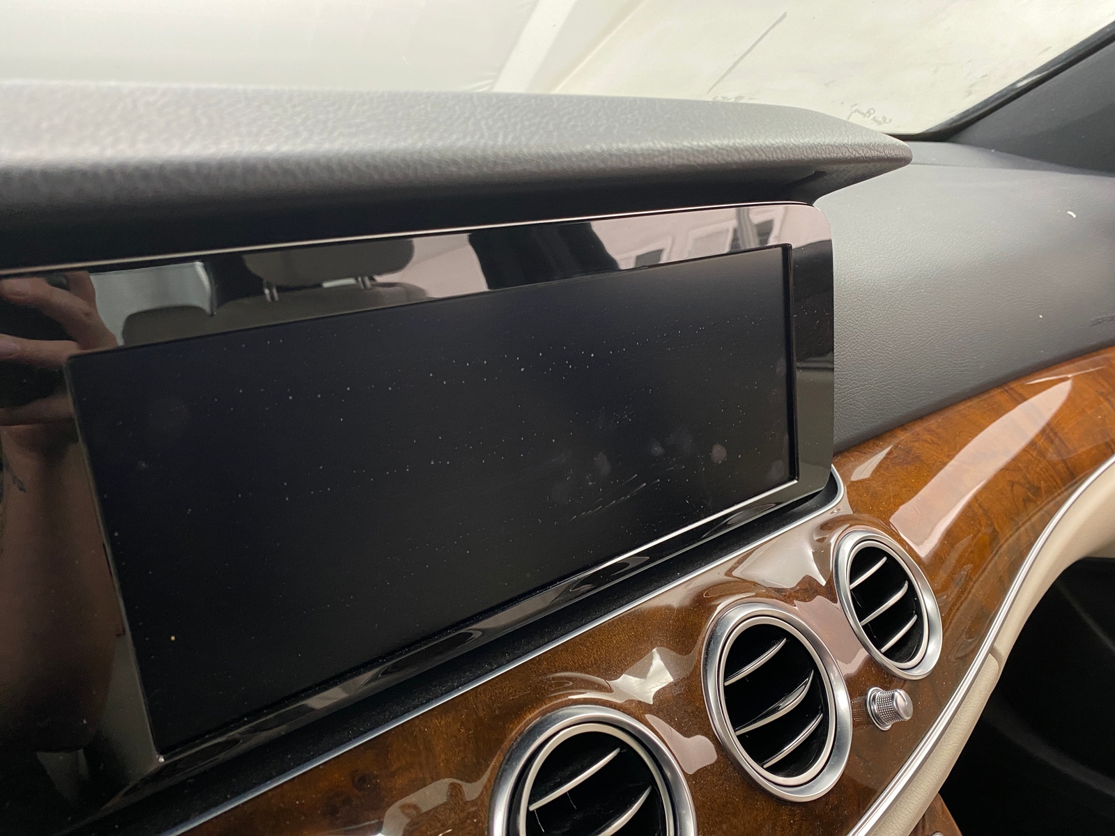 Thumbnail: 2019 Mercedes-Benz E-Class - 3