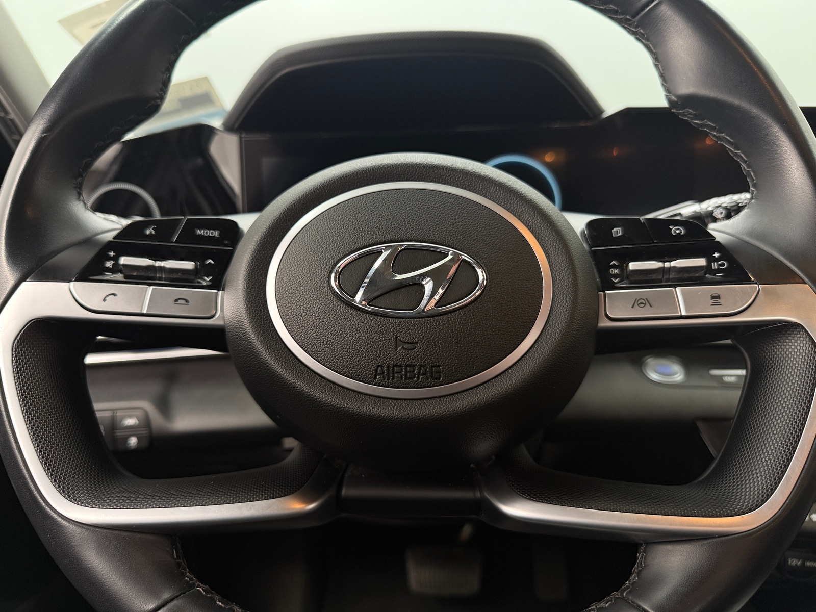 Thumbnail: 2023 Hyundai Elantra - 4
