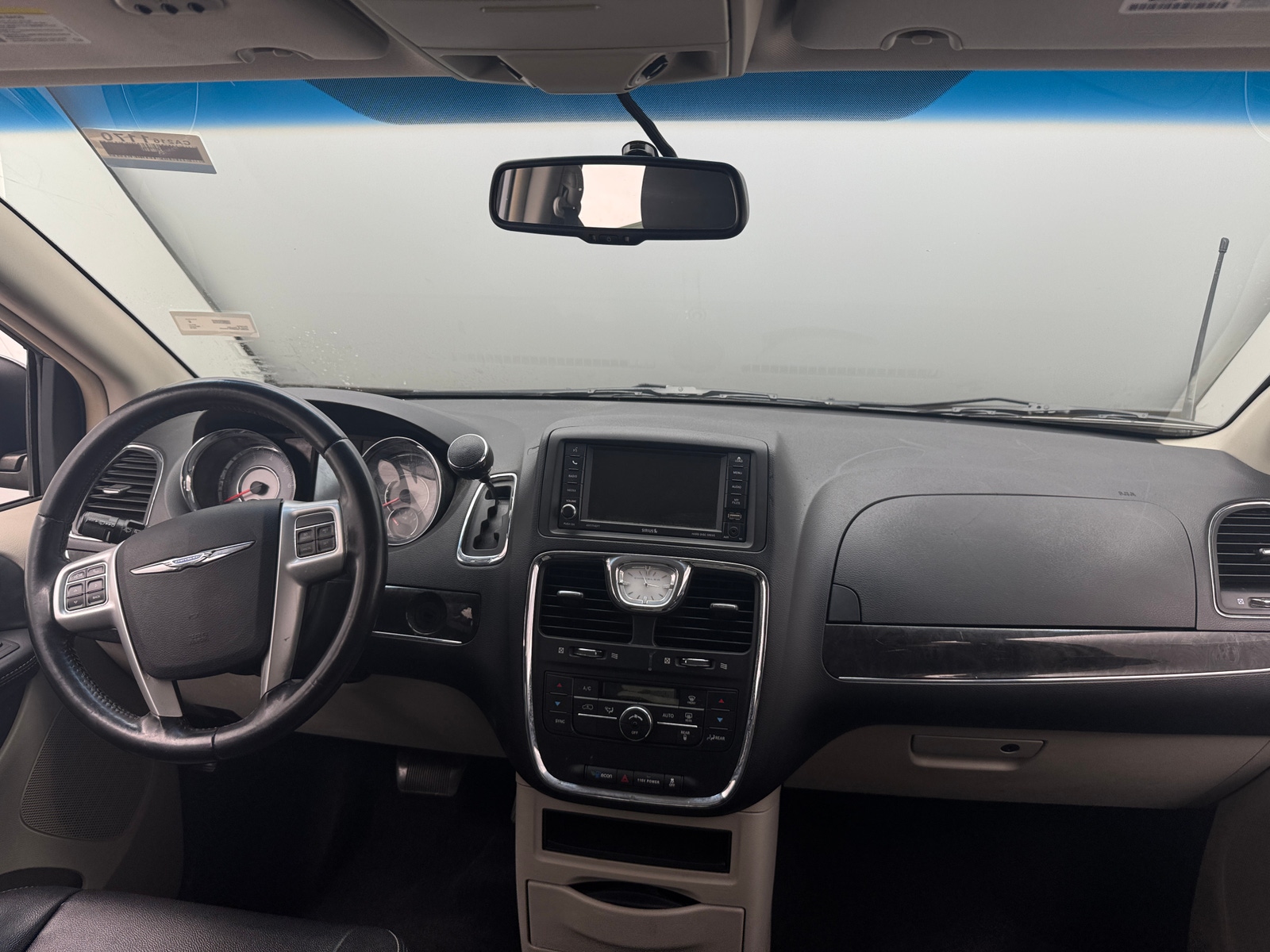 Thumbnail: 2016 Chrysler Town & Country - 2