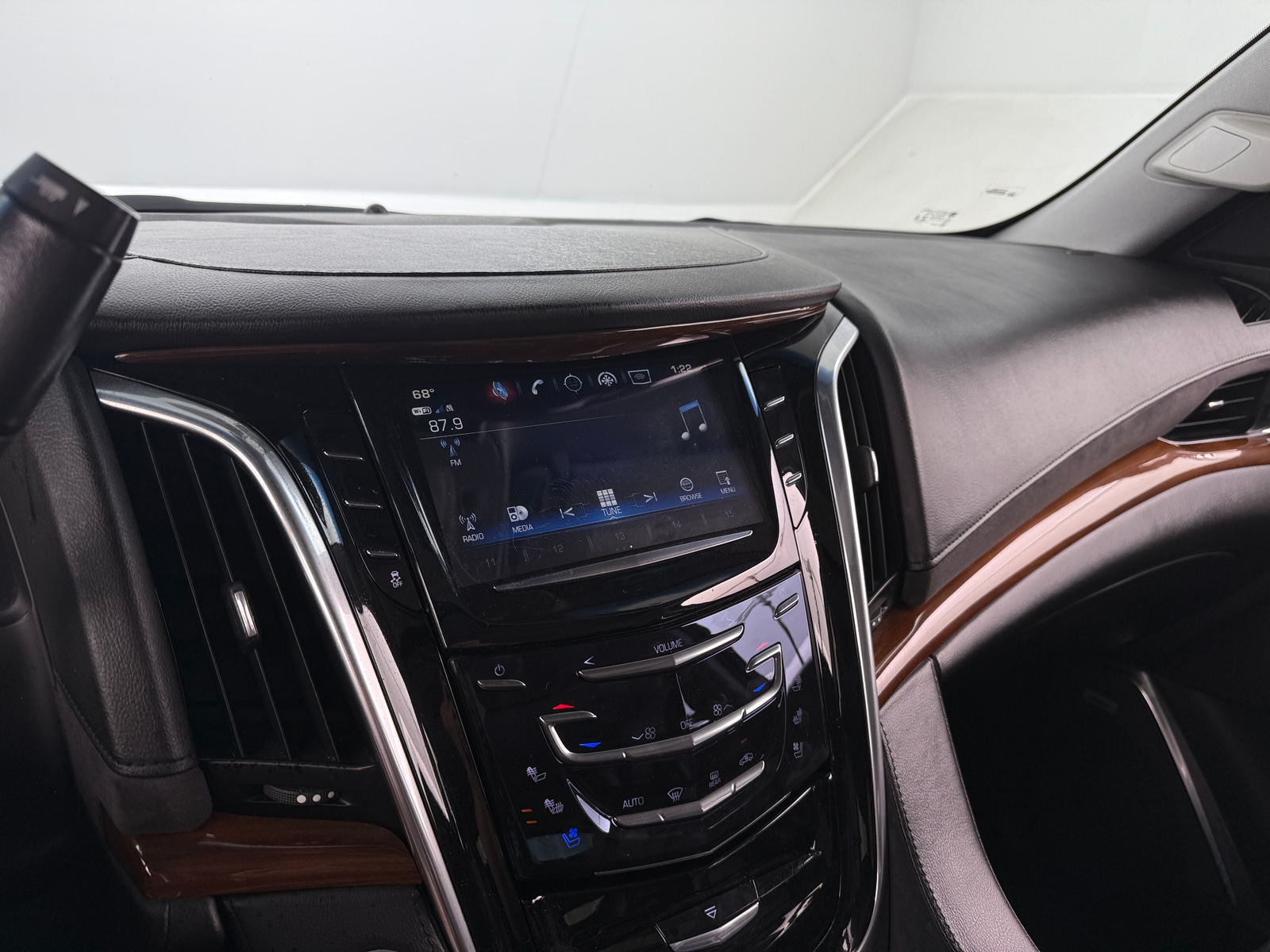 Thumbnail: 2019 Cadillac Escalade - 3