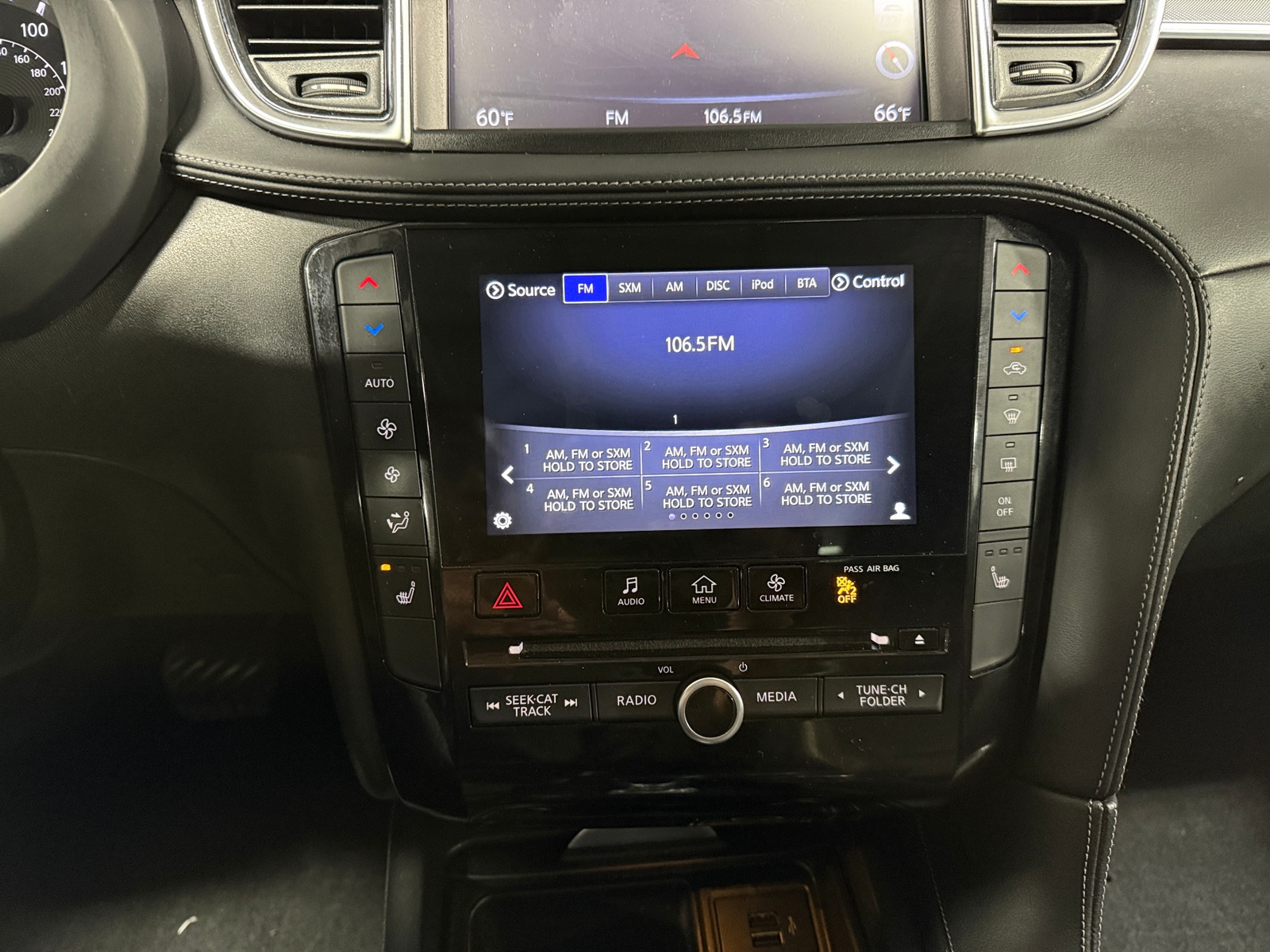 Thumbnail: 2019 INFINITI QX50 - 3