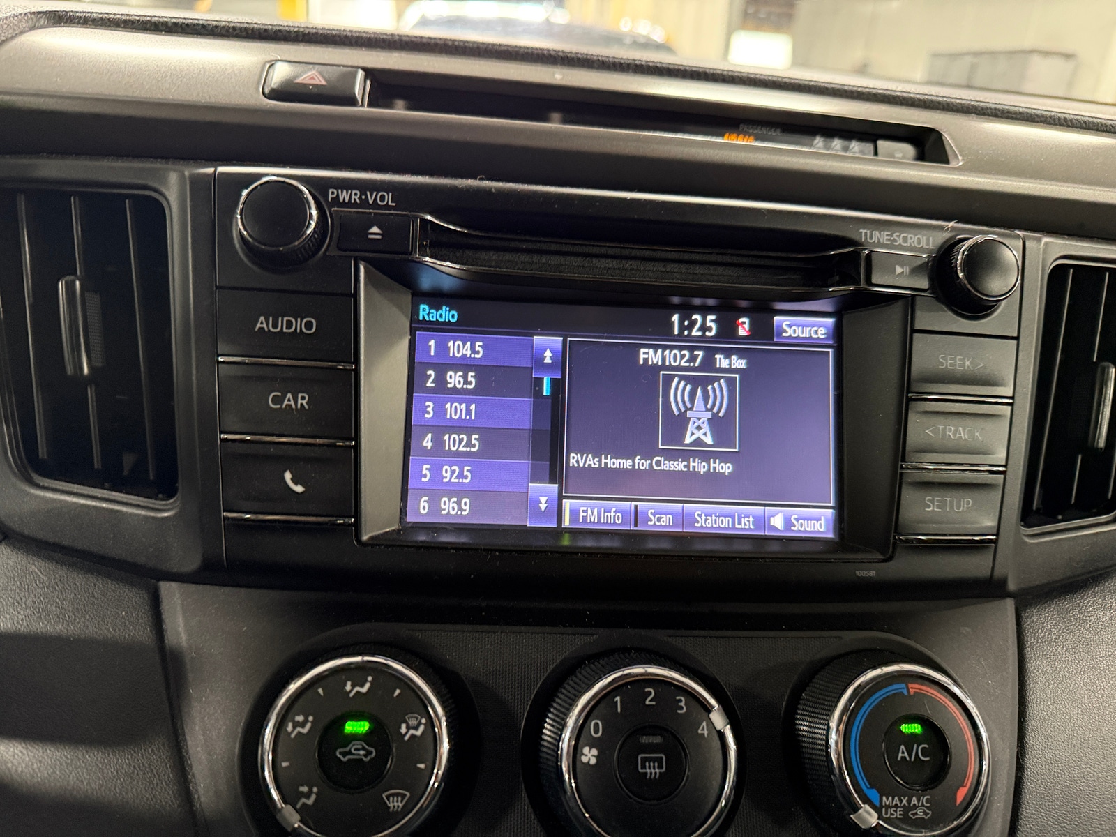 Thumbnail: 2018 Toyota RAV4 - 4
