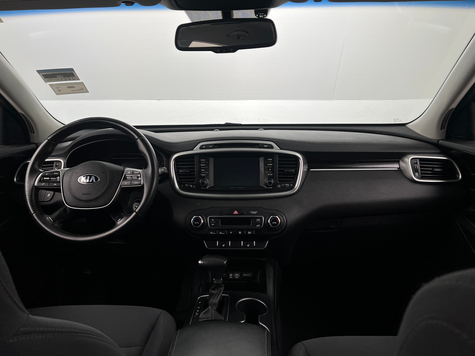Thumbnail: 2019 Kia Sorento - 3