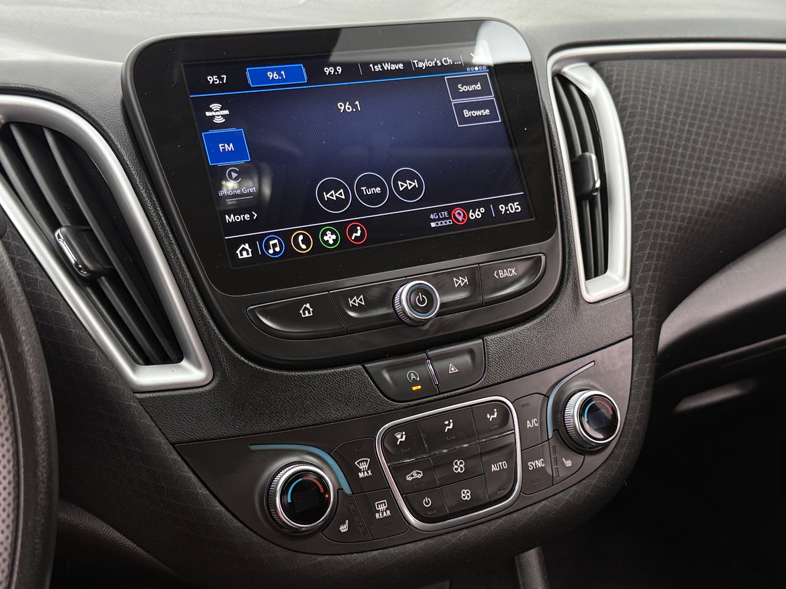 Thumbnail: 2024 Chevrolet Malibu - 4