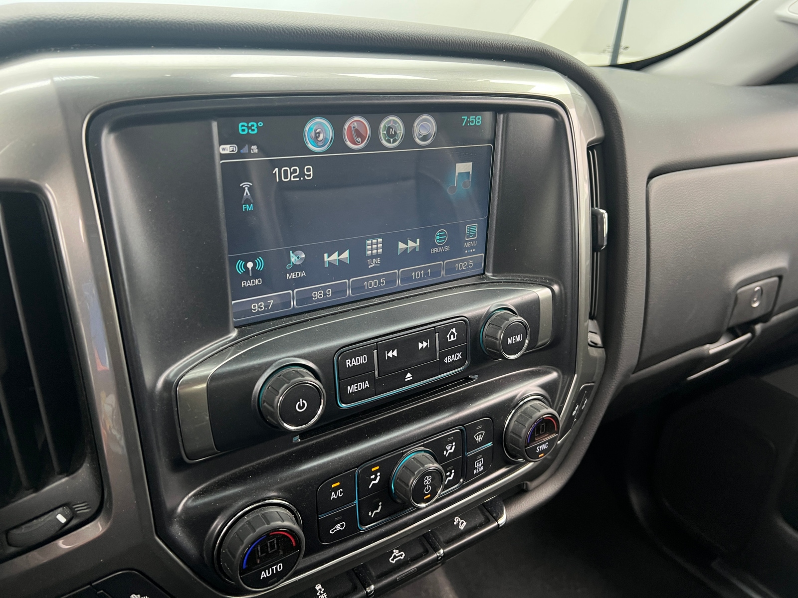 Thumbnail: 2018 Chevrolet Silverado 1500 - 4