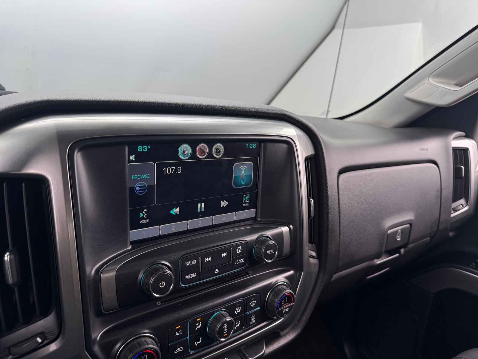 Thumbnail: 2015 Chevrolet Silverado 1500 - 4