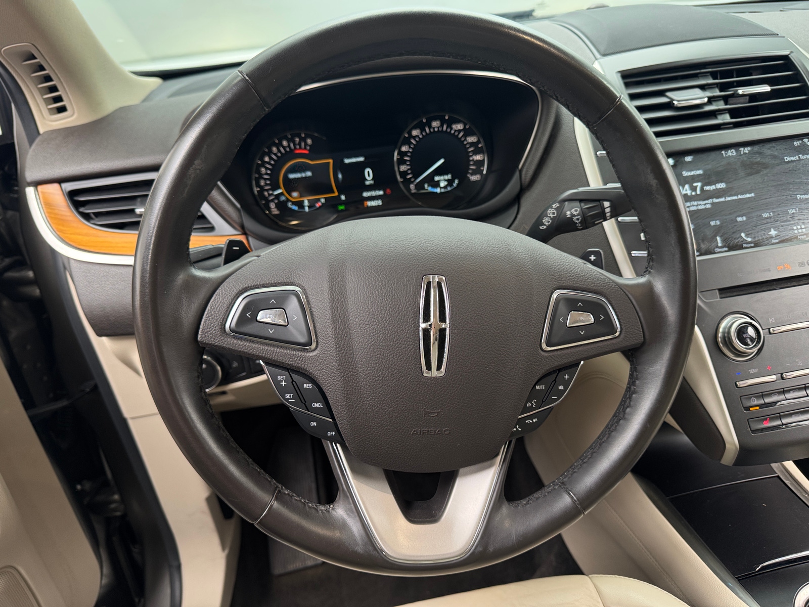 Thumbnail: 2017 Lincoln MKC - 4