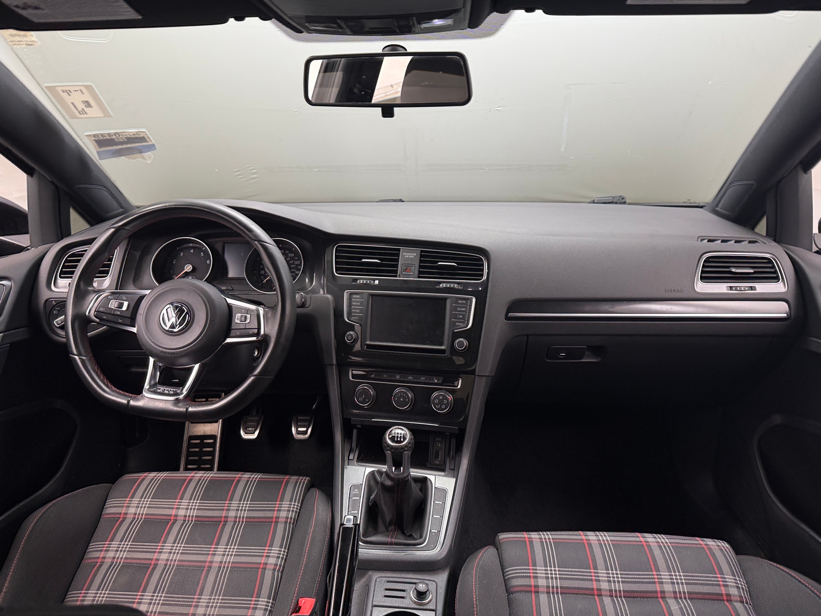 Thumbnail: 2016 Volkswagen Golf - 3