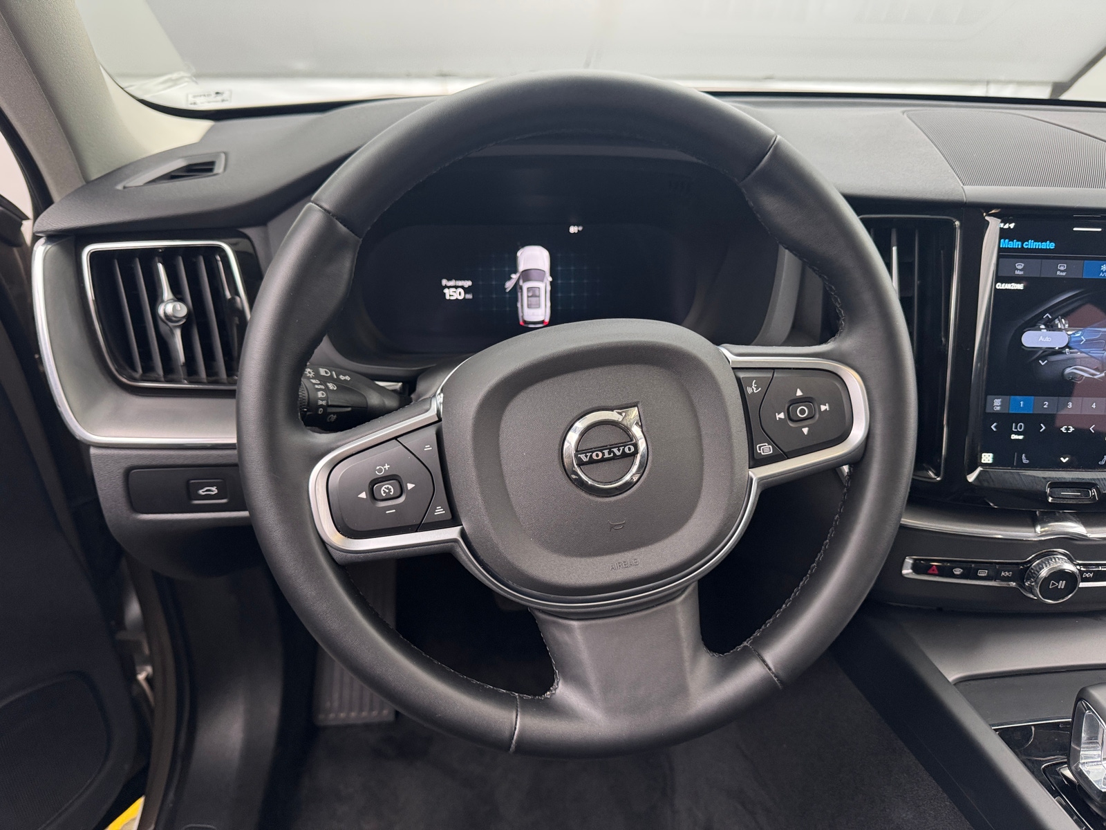Thumbnail: 2025 Volvo XC60 - 4