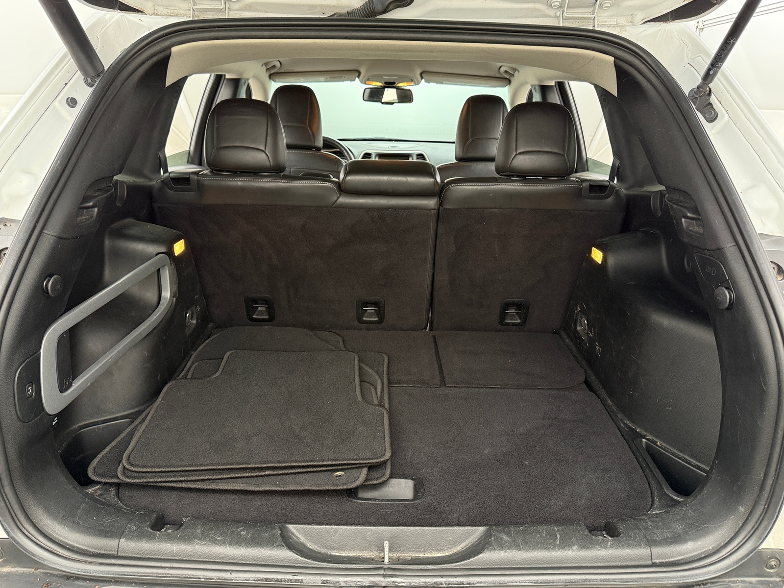 Thumbnail: 2018 Jeep Cherokee - 6