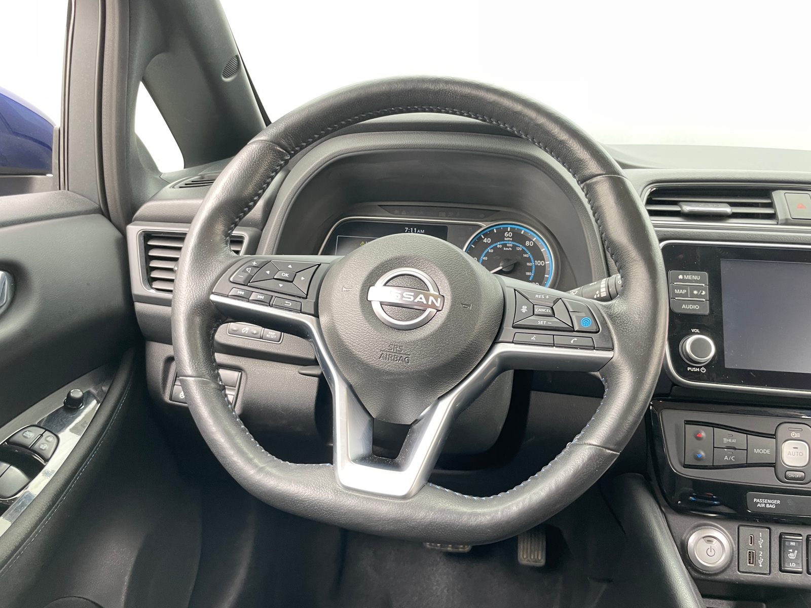 Thumbnail: 2023 Nissan Leaf - 5