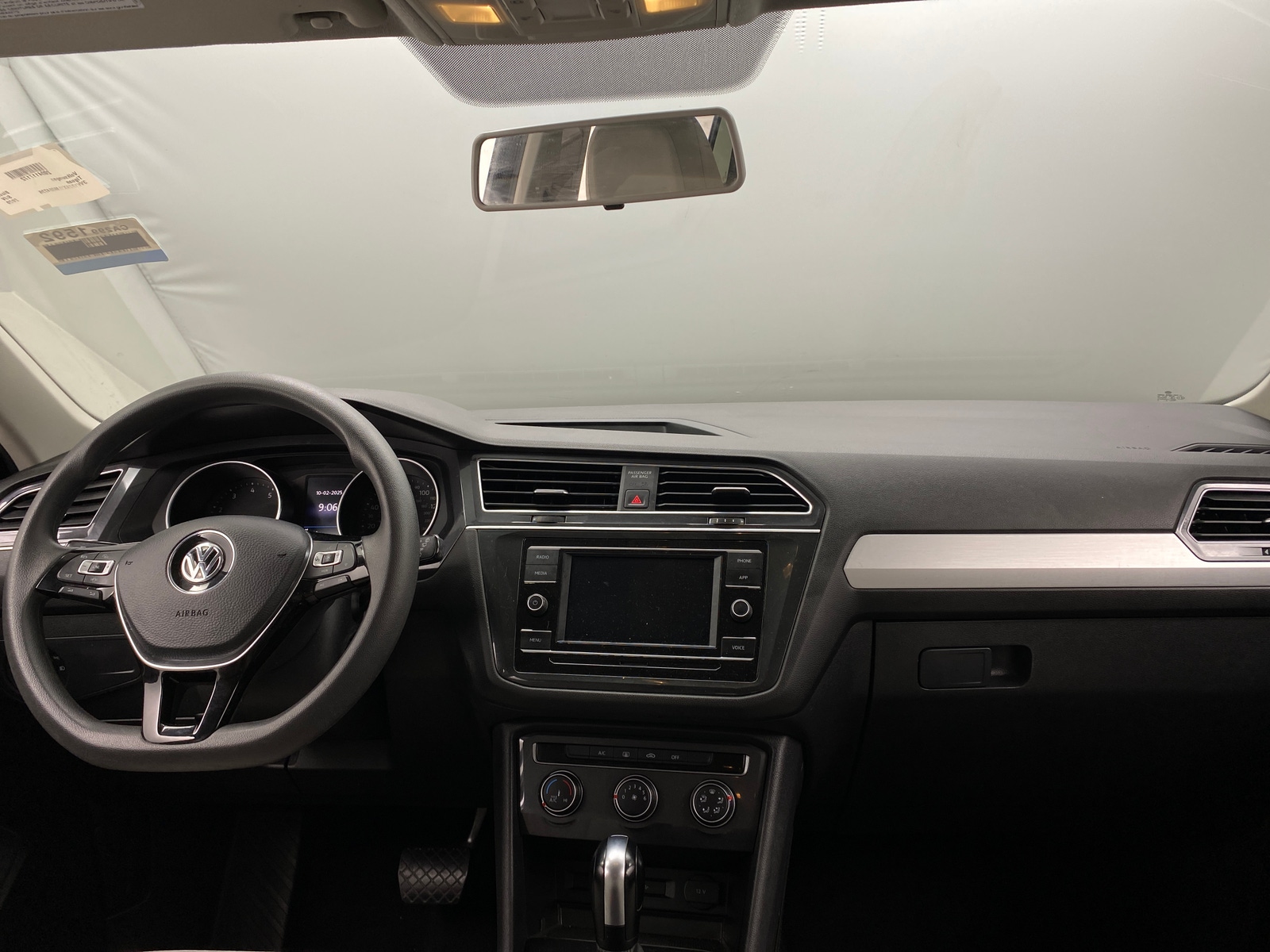 Thumbnail: 2020 Volkswagen Tiguan - 3