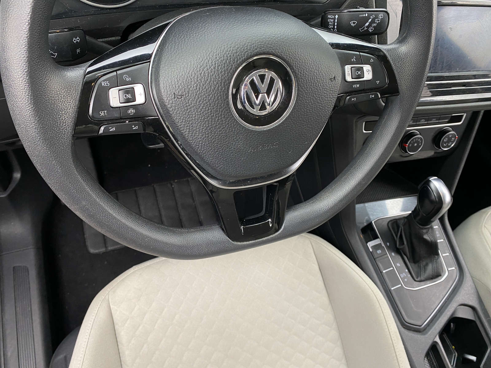 Thumbnail: 2020 Volkswagen Tiguan - 5
